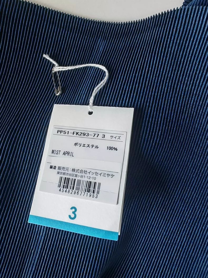 Issey Miyake Issey Miyake size:3 Dark blue pleated V-neck short-sleeved Size S / US 4 / IT 40 - 7 Thumbnail