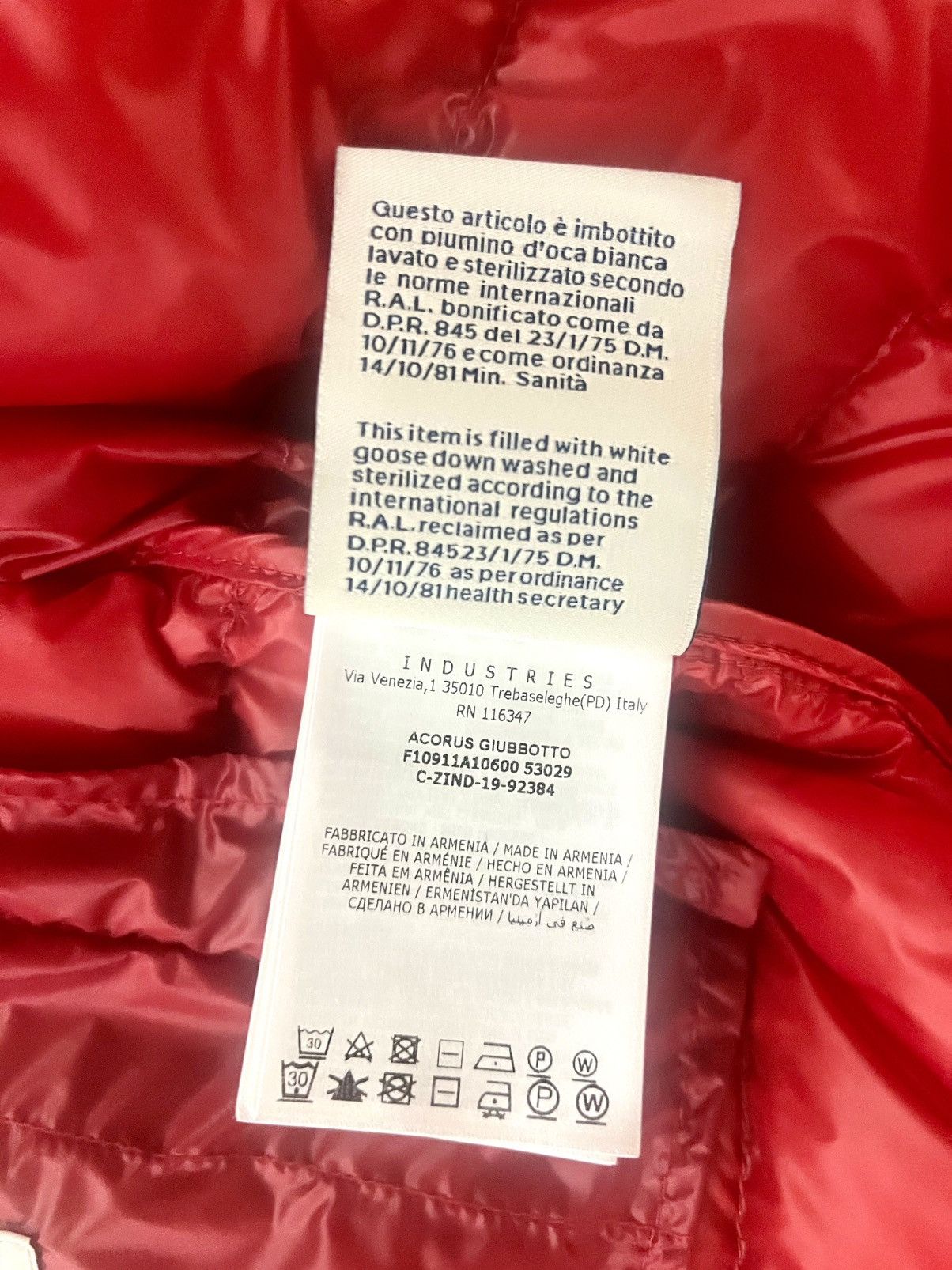 Moncler Brand new / Never worn Moncler Acorus in Parade Red Size US S / EU 44-46 / 1 - 10 Thumbnail