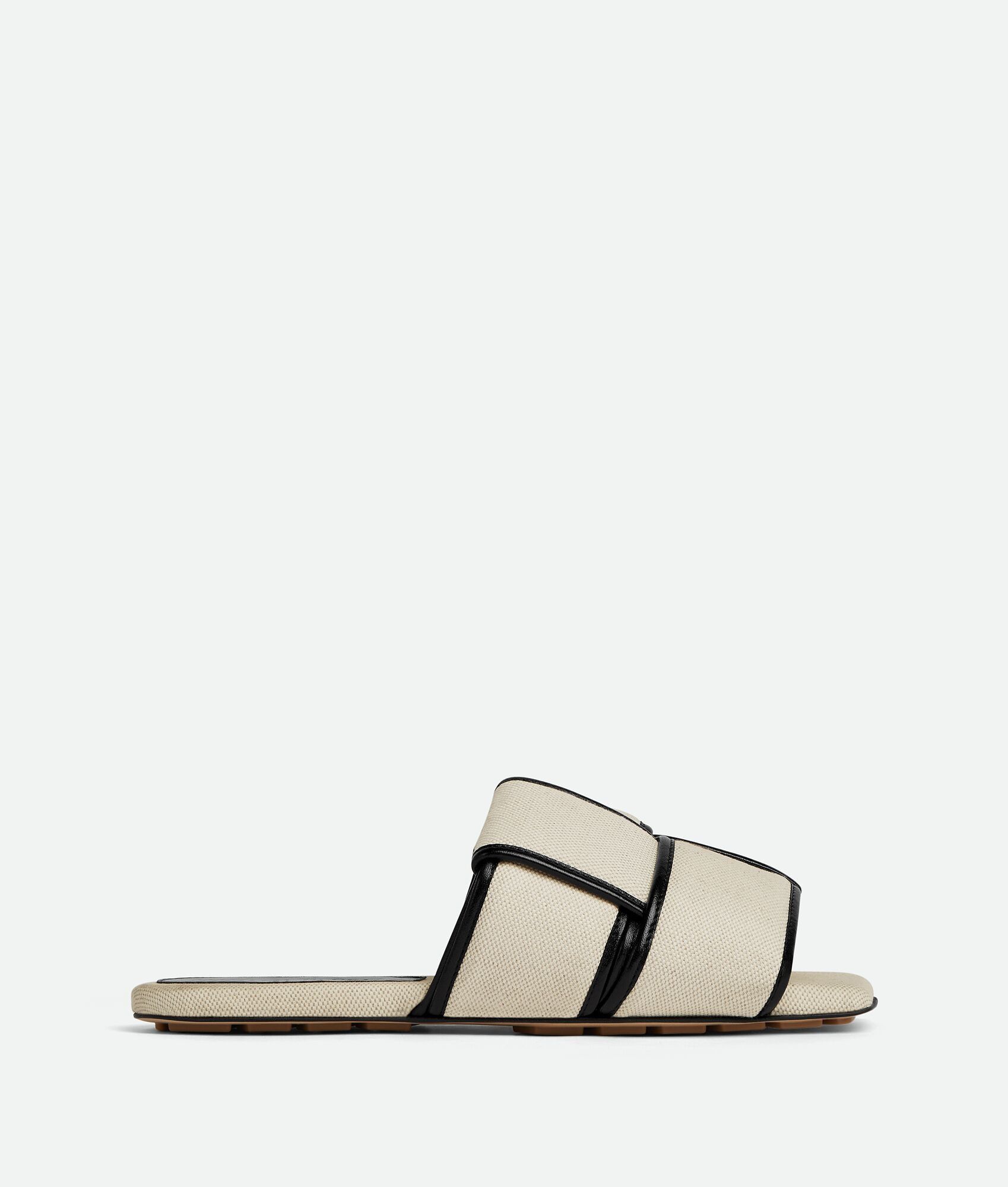 Bottega Veneta o1bcso1str0725 Patch Flat Mules in Natural/Black Size US 10 / IT 40 - 1 Thumbnail