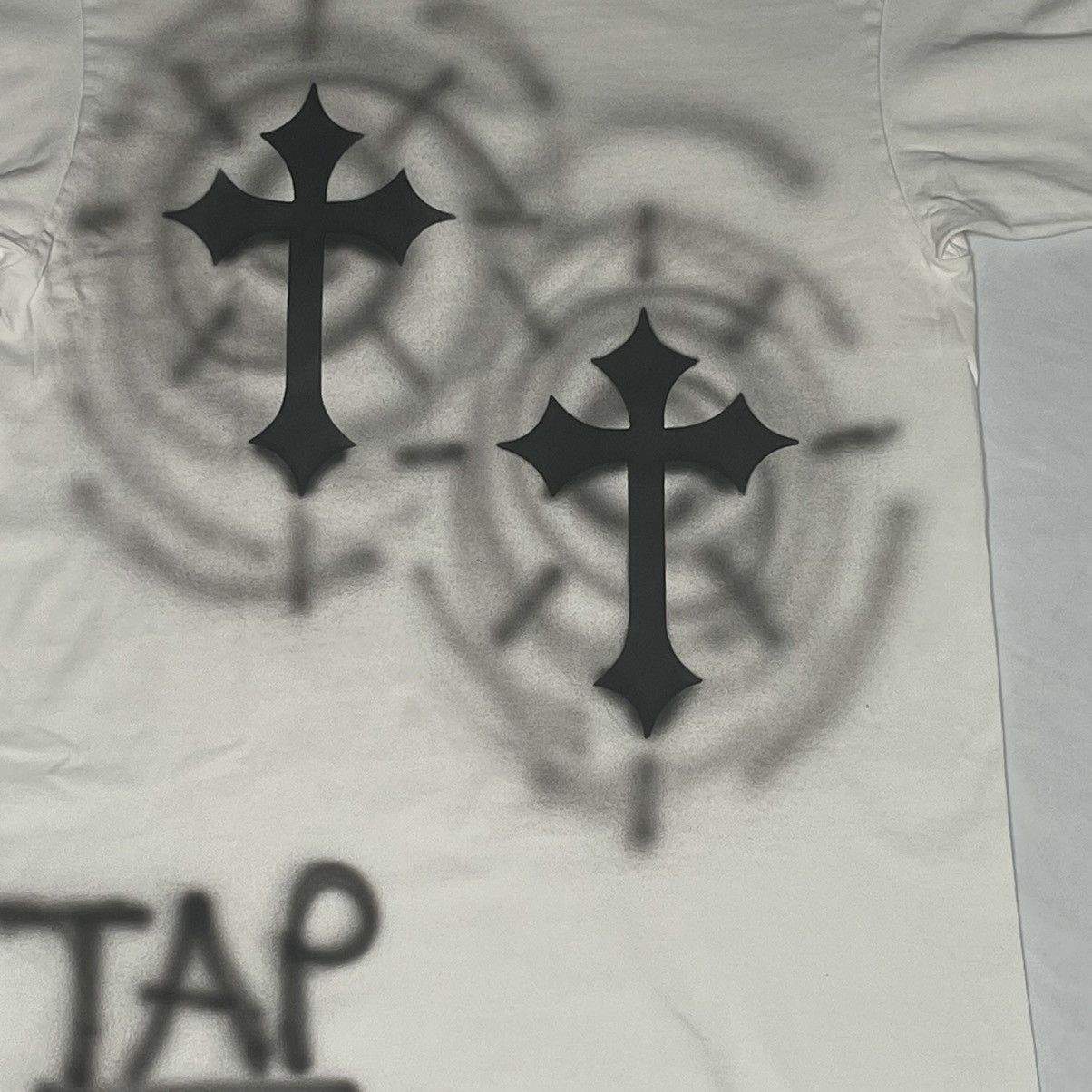 Kirkland Signature Airbrush cross shirt Size US M / EU 48-50 / 2 - 1 Thumbnail