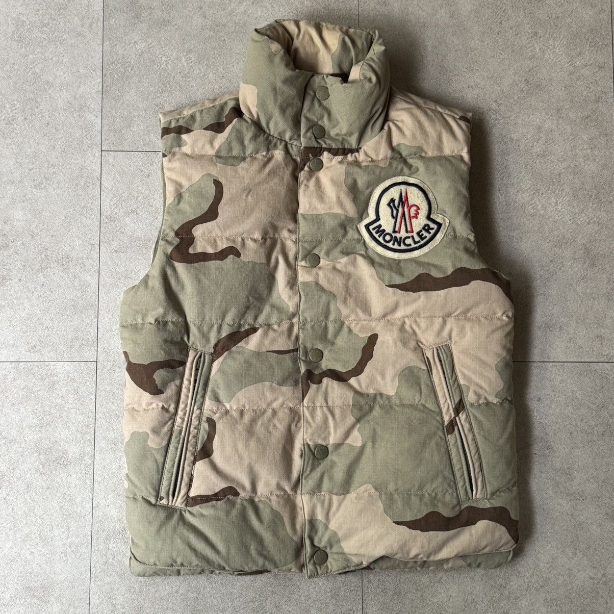 Junya Watanabe × Moncler Moncler Junya Watanabe Comme des Garcons Camo Vest Size US S / EU 44-46 / 1 - 1 Thumbnail