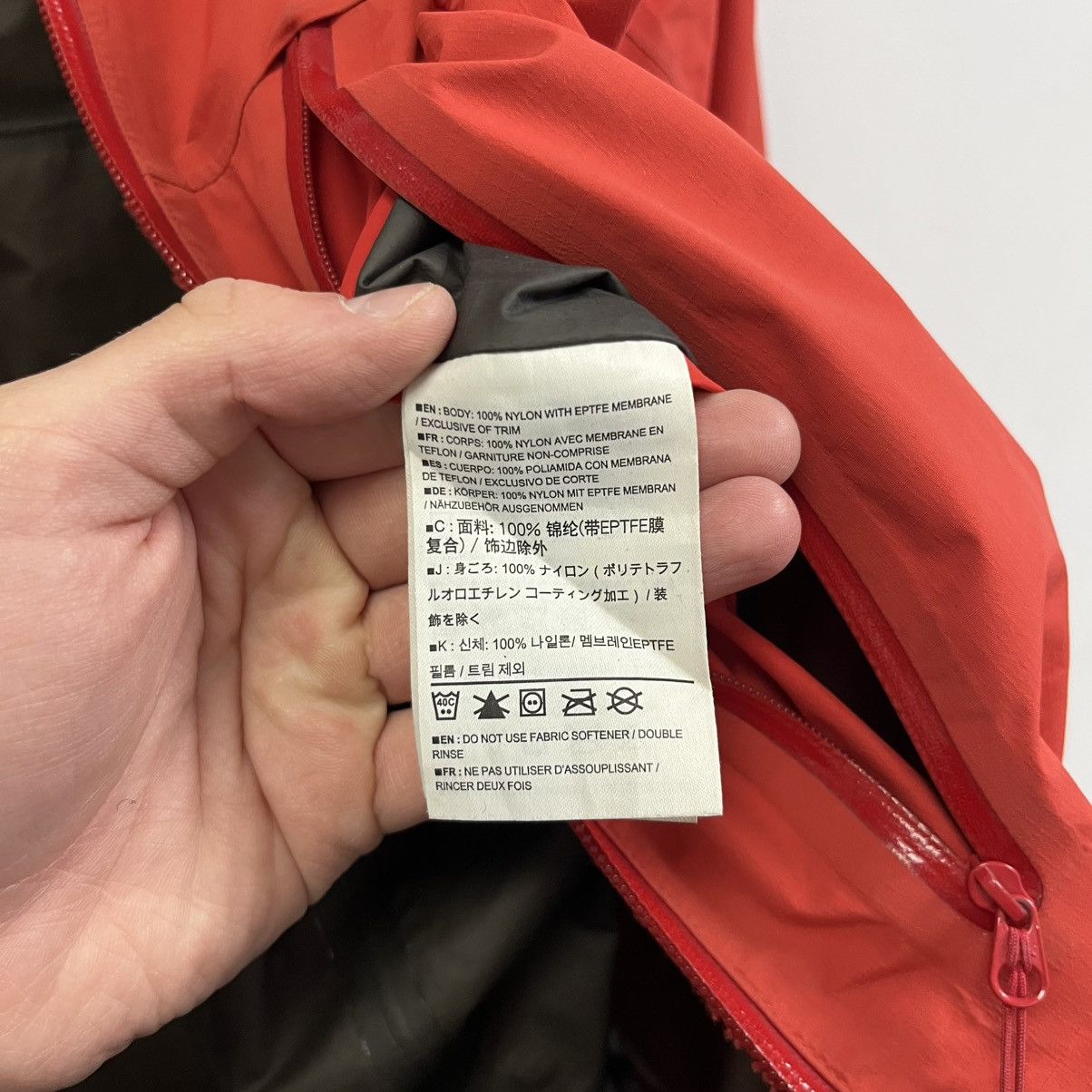 Arc'teryx Men's Arcteryx Beta Gore-Tex Jacket Size US L / EU 52-54 / 3 - 14 Thumbnail