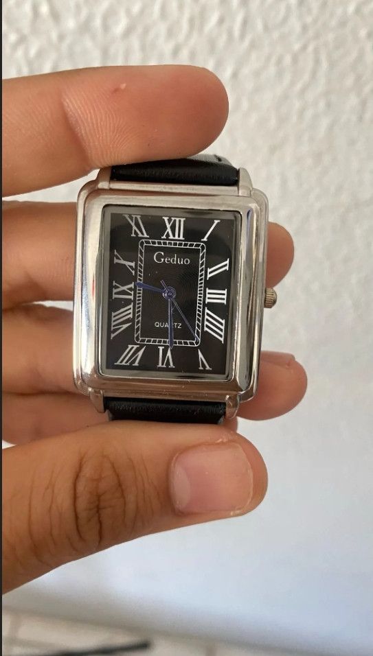 Vintage Vintage 90s vintage retro luxury style quartz leather watch Size ONE SIZE - 1 Thumbnail