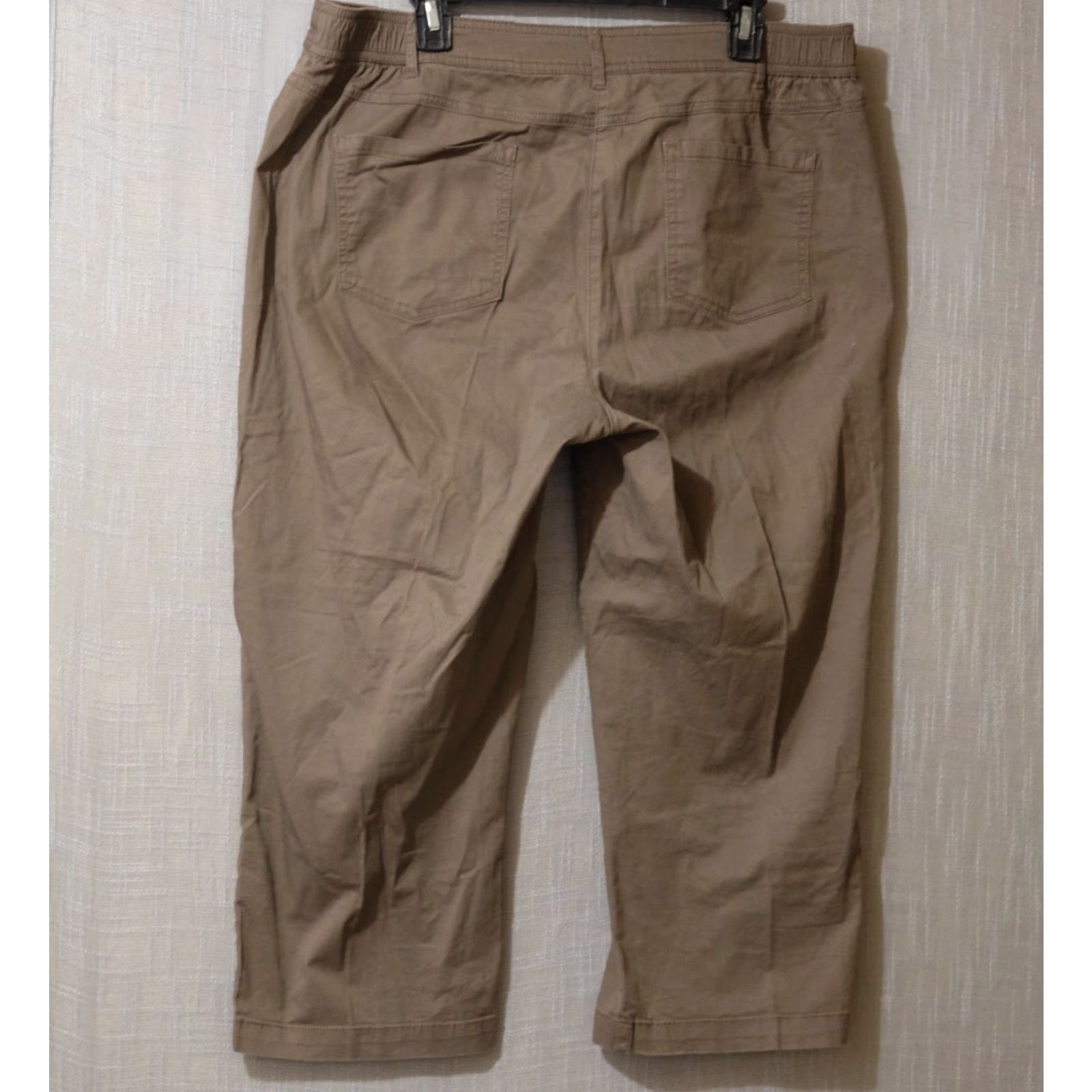 JM Collection JM Collection Capri Pants Stretch Pockets Brown Cuff Button Womens 14 Jeans Pants Capri Womens 14 Brown Pockets Stretch JM Collection Women Capris 14 Size 36" / US 14 / IT 50 - 7 Thumbnail