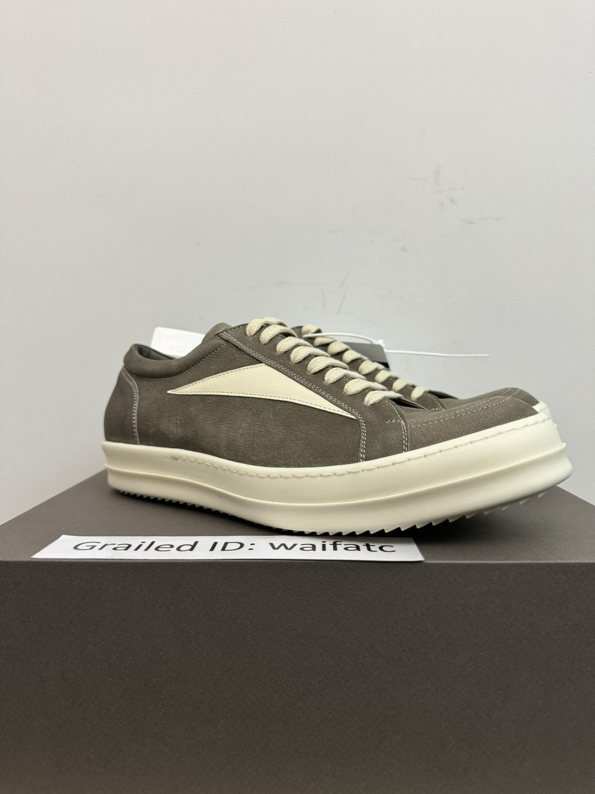 image of Rick Owens 2024 Lido Leather Dust Milk Vintage Sneaks Shoes in Dusk Grey, Men's (Size 11)