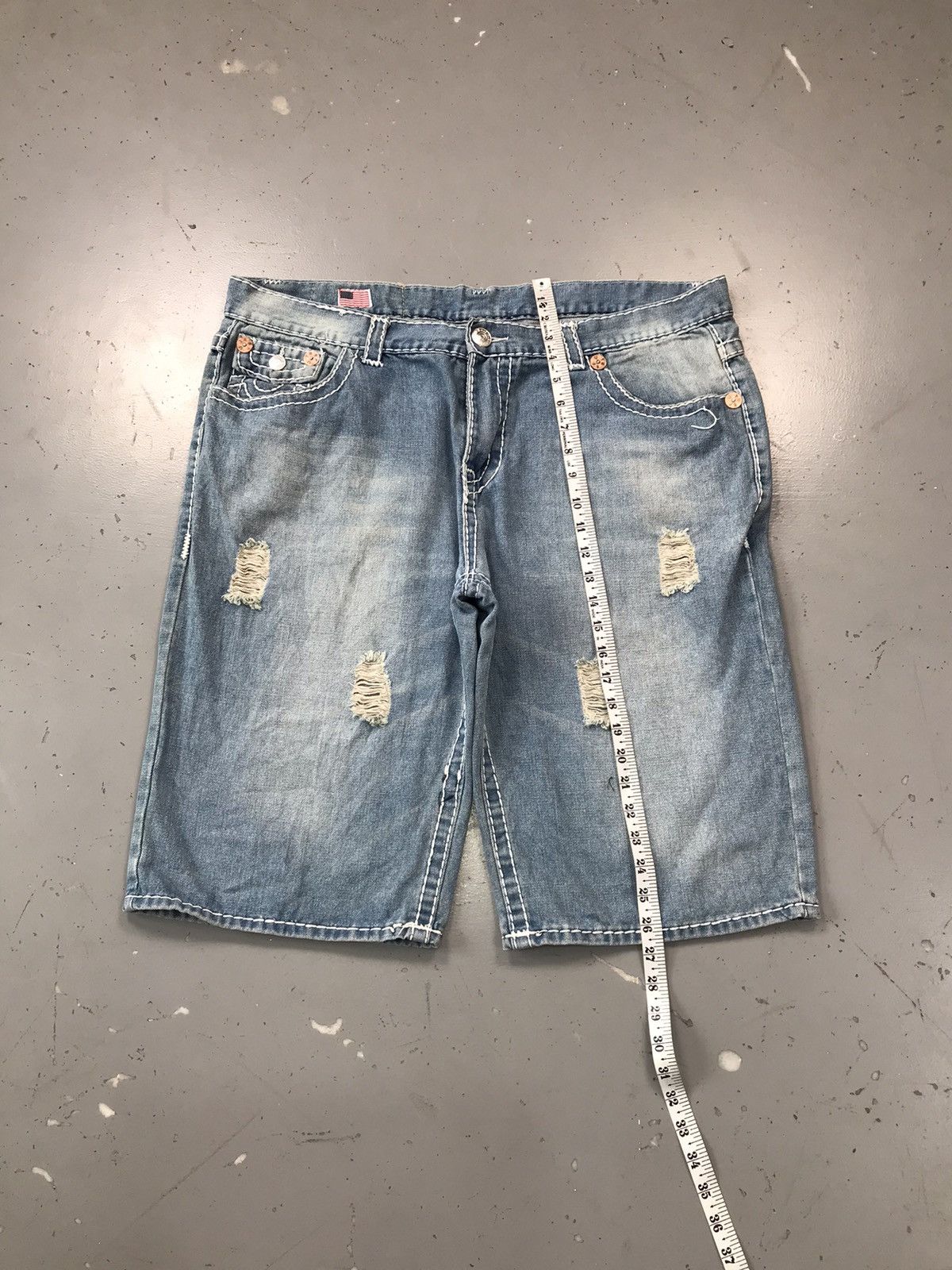 True Religion Vintage true religion inspired Joey super T distressed jort Size US 42 / EU 58 - 5 Thumbnail