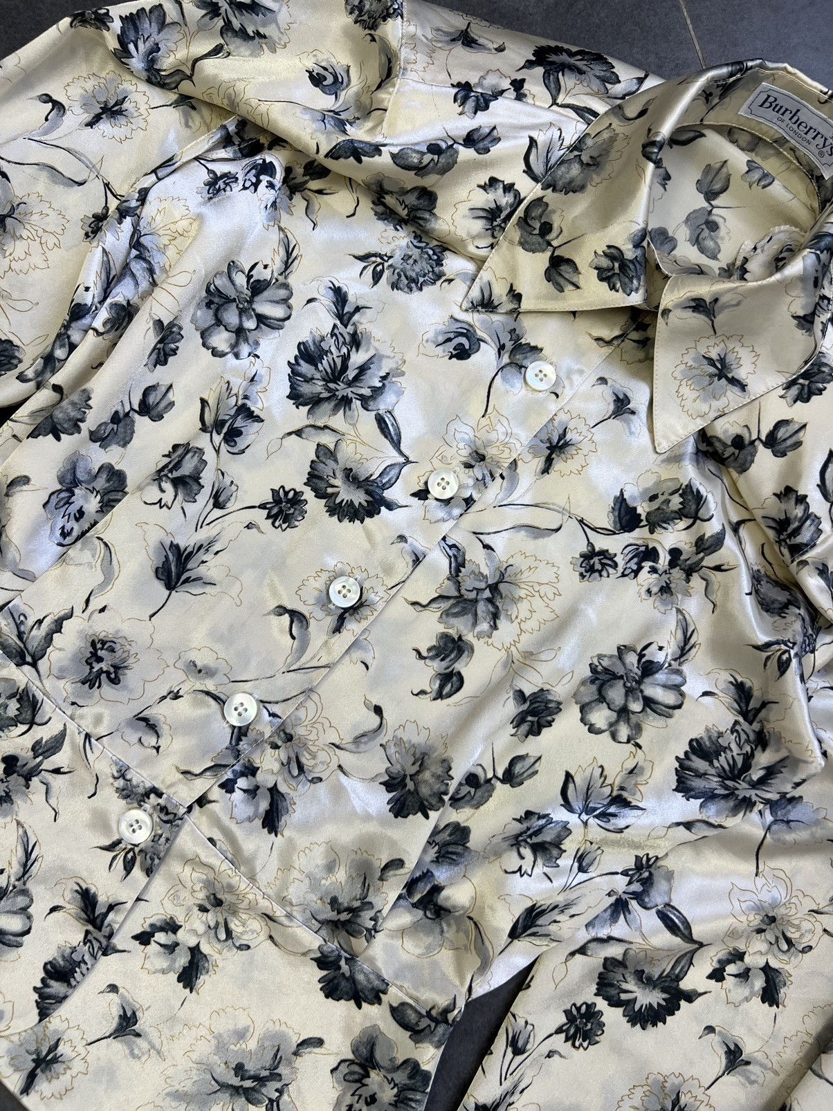 Burberry Vintage Burberry’s Flowers Print Button Shirt Size M / US 6-8 / IT 42-44 - 4 Thumbnail