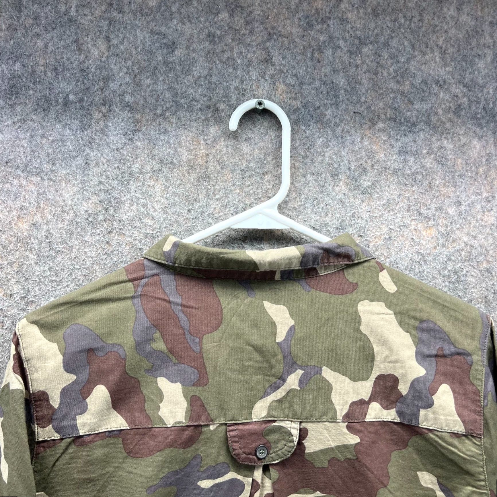 Levi's VINTAGE Levi's Shirt Women Large Green Brown Camouflage Button Down Military Pocket Camo Size L / US 10 / IT 46 - 3 Thumbnail