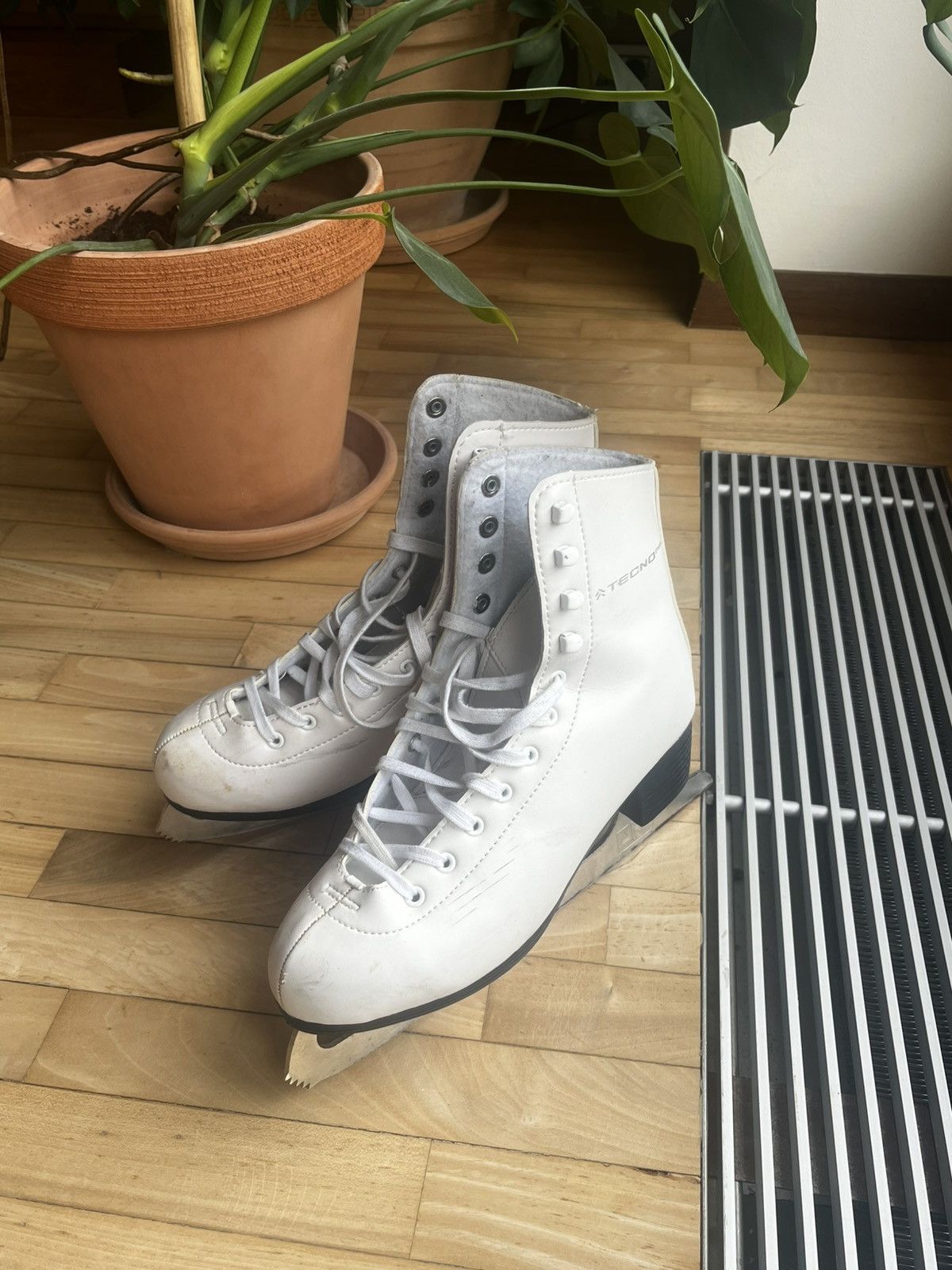 Other White women’s ice skates Size US 9 / IT 39 - 1 Thumbnail