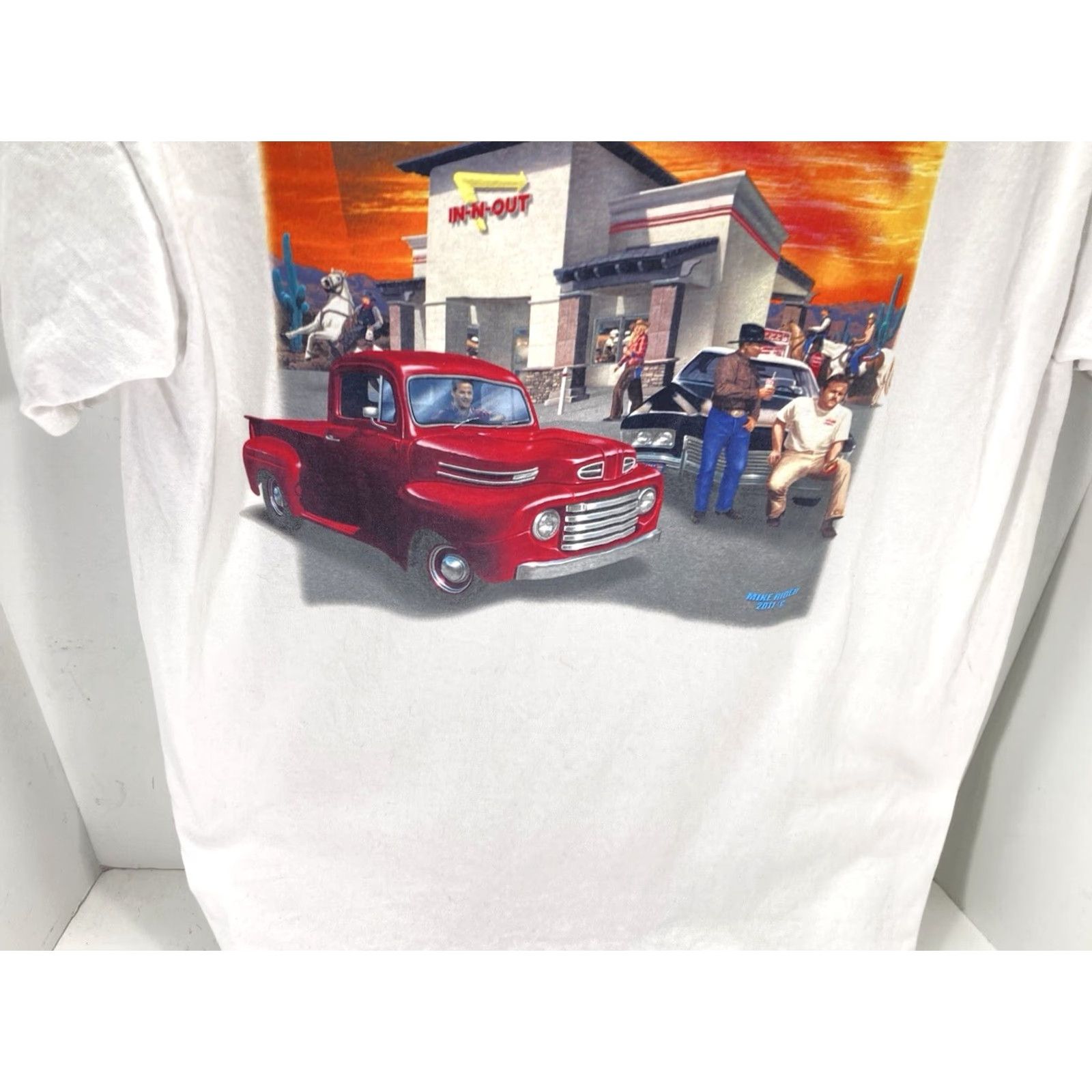Vintage In-N-Out Burger Texas Shirt Women L White Short Sleeve Graphic Print Crew Neck Shirt Womens Size L / US 10 / IT 46 - 4 Thumbnail