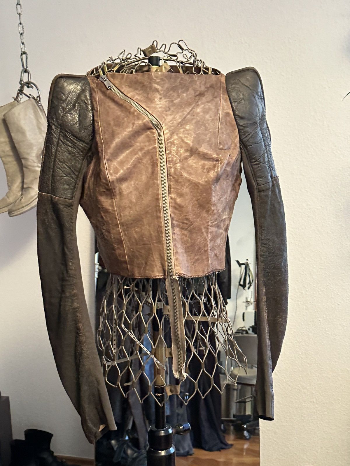 Rick Owens Rick owens archive | cropped horned shoulders leather jacket Size L / US 10 / IT 46 - 5 Thumbnail