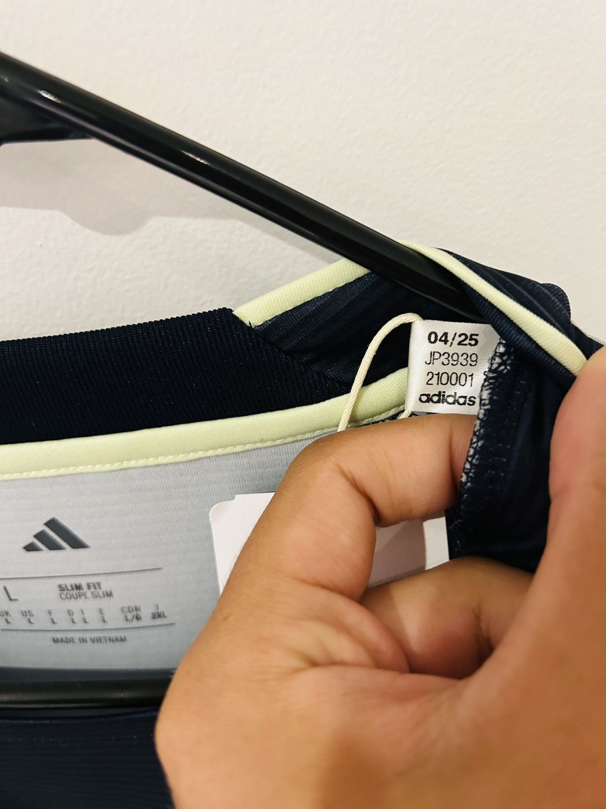 Adidas Real Madrid 2025/26 Away Jersey Size US L / EU 52-54 / 3 - 8 Thumbnail