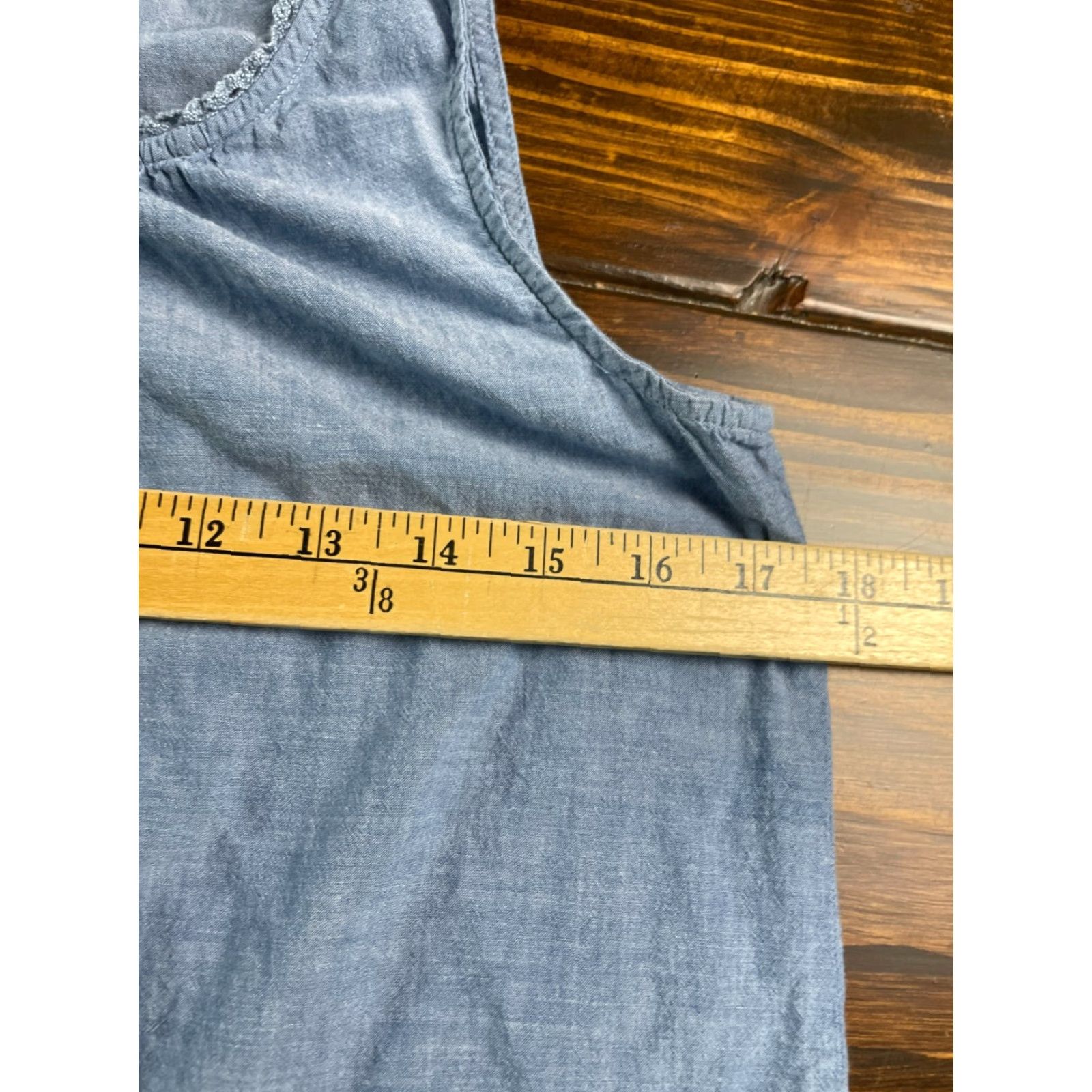 Croft & Barrow Croft & Barrow Shirt Women's Small Blue Chambray Button-Up Sleeveless Casual Modern Size S / US 4 / IT 40 - 5 Thumbnail