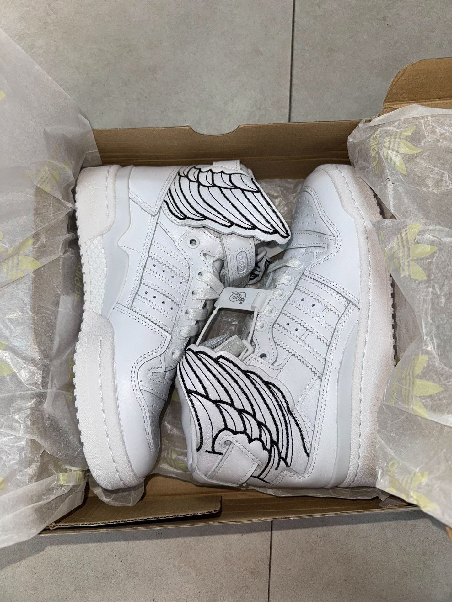 Adidas Adidas White Lowtop Sneakers 37 Men Size US 5 / EU 37 - 1 Thumbnail