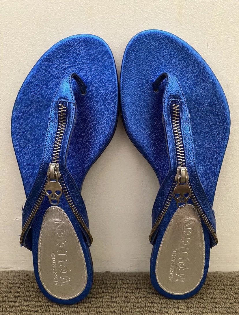 Alexander McQueen Alexander McQueen Electric Blue thong sandals Size US 7.5 / IT 37.5 - 6 Thumbnail