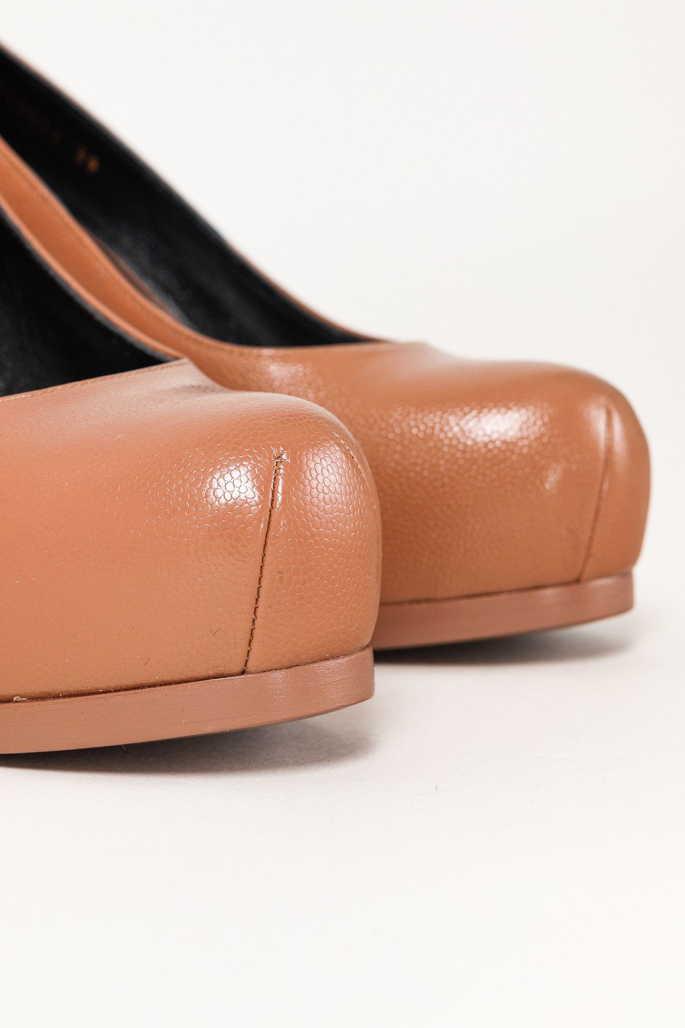 Saint Laurent Paris Saint Laurent Nude Beige Stingray-Stamped Leather Pumps Size US 8.5 / IT 38.5 - 7 Thumbnail