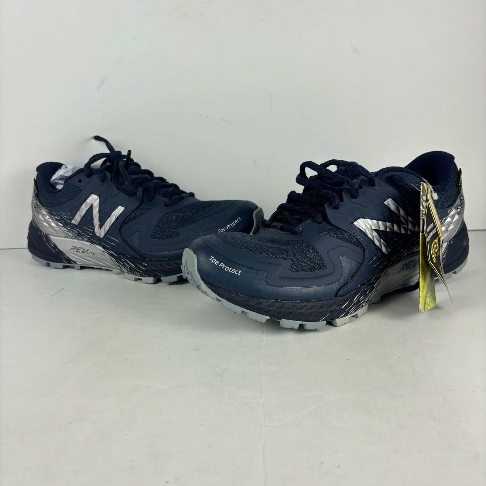 New Balance New Balance Summit Q.O.M. Gore-tex Trail Shoes Womens 6 NEW Size US 6 / IT 36 - 2 Thumbnail