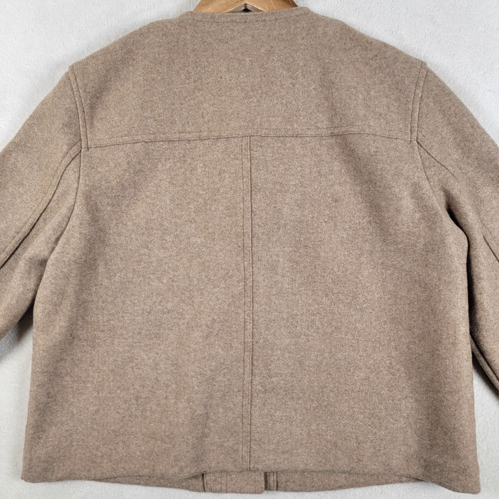 Zara Zara Women's Coat Beige Short Solid Long Sleeve Button Closure Regular Fit Machine Washable Size M / US 6-8 / IT 42-44 - 3 Thumbnail