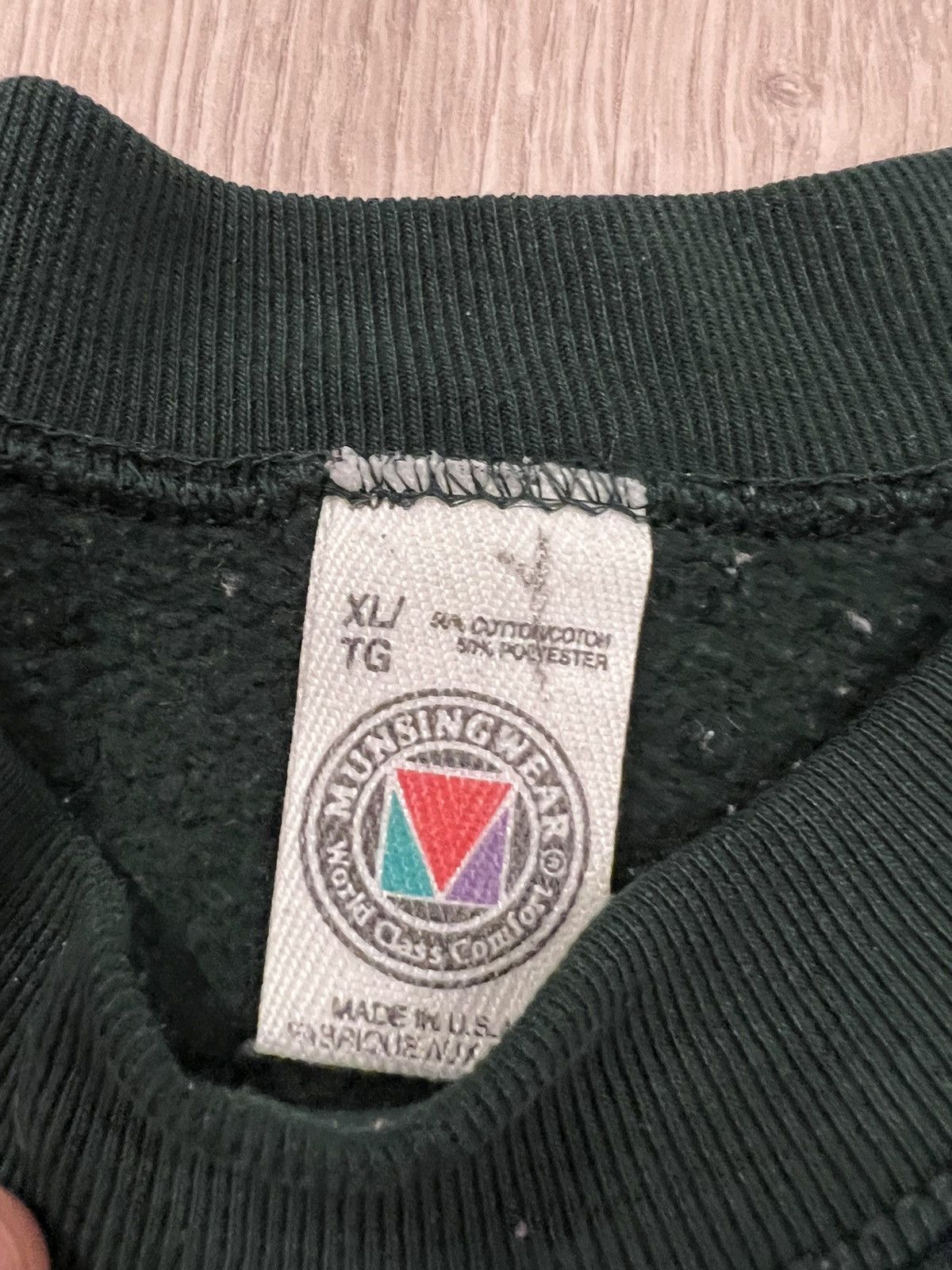 Vintage Vintage 90s Munsingwear Blank Crewneck Sweatshirt Distressed Size US XL / EU 56 / 4 - 7 Thumbnail