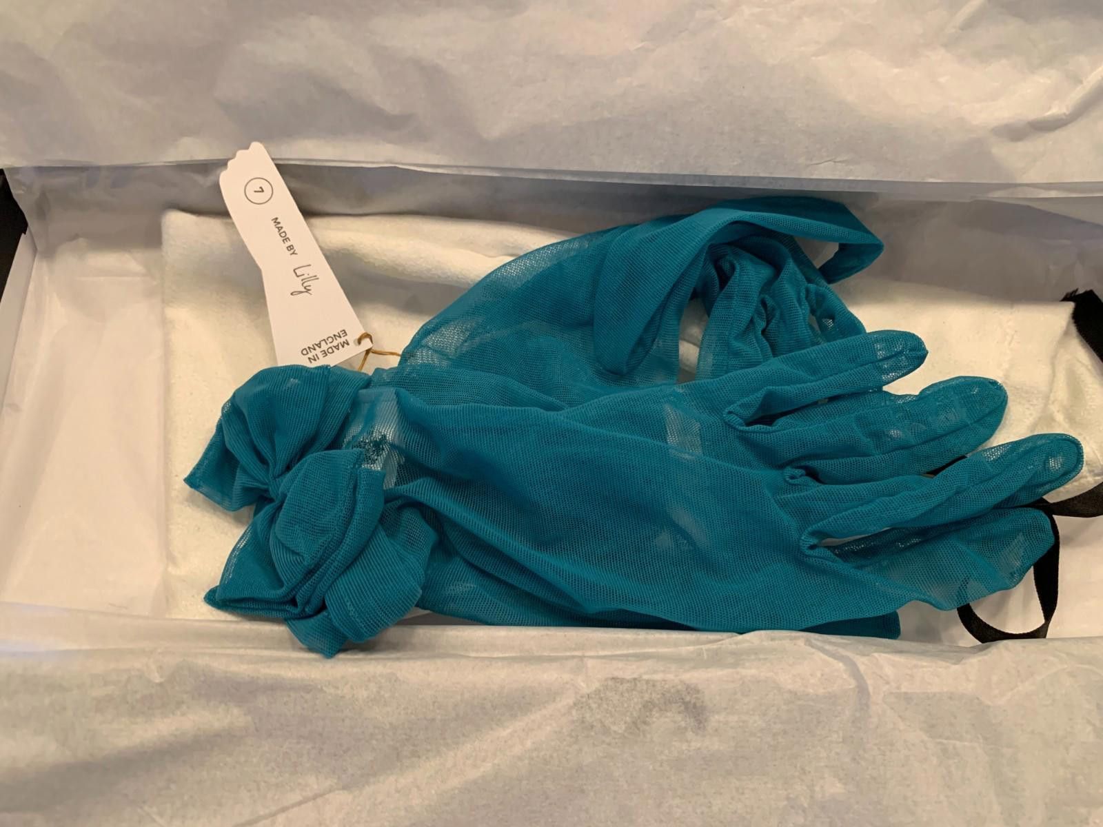 Designer Cornelia James Short lace and Tulle w Gloves, Size 7 (235) Size ONE SIZE - 5 Thumbnail