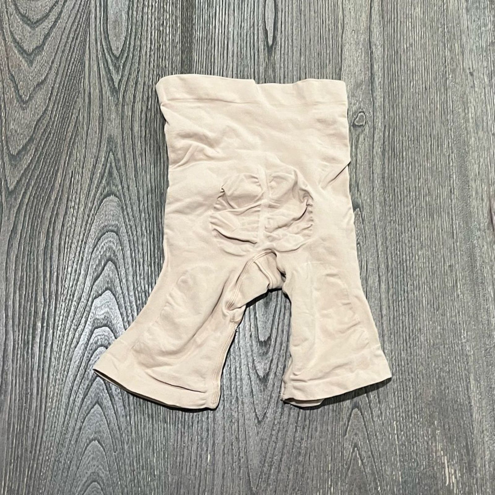 SKIMS NWOT Skims Seamless Sculpt Mid Thigh Short Nude L/XL Size ONE SIZE - 3 Thumbnail
