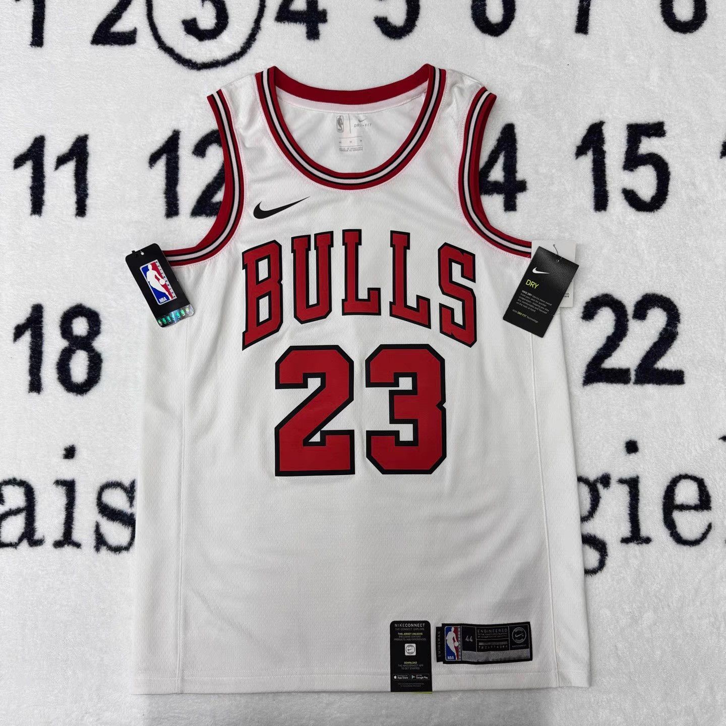 Jordan Brand Jordan Chicago Bulls Jersey, White & Red Q10 Size US M / EU 48-50 / 2 - 2 Thumbnail