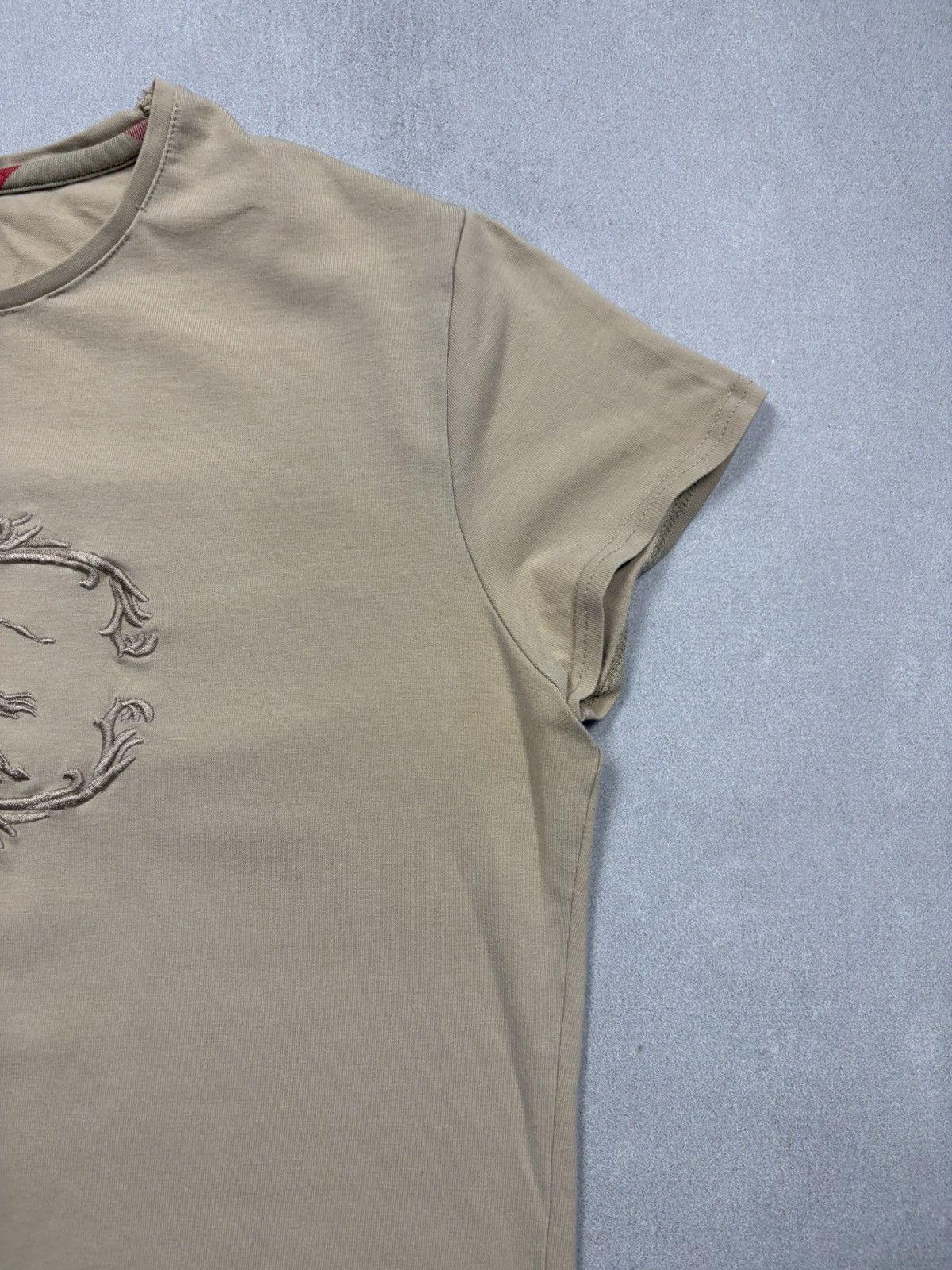 Burberry Burberry Knight Crest Beige Embroidered Tee Y2K Archival 00s Size M / US 6-8 / IT 42-44 - 2 Thumbnail