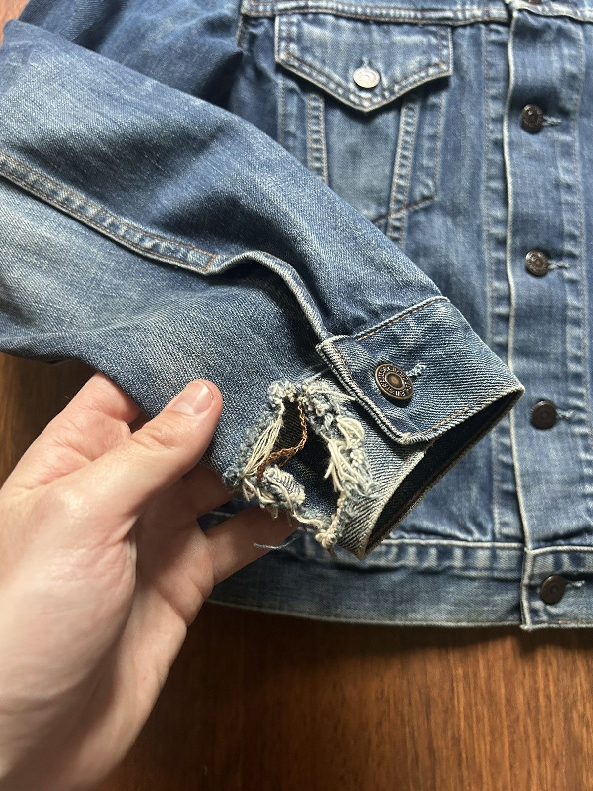 Levi's Vintage Levis 90s Faded Denim Jacket Streetwear Y2K Men’s Size US L / EU 52-54 / 3 - 3 Thumbnail