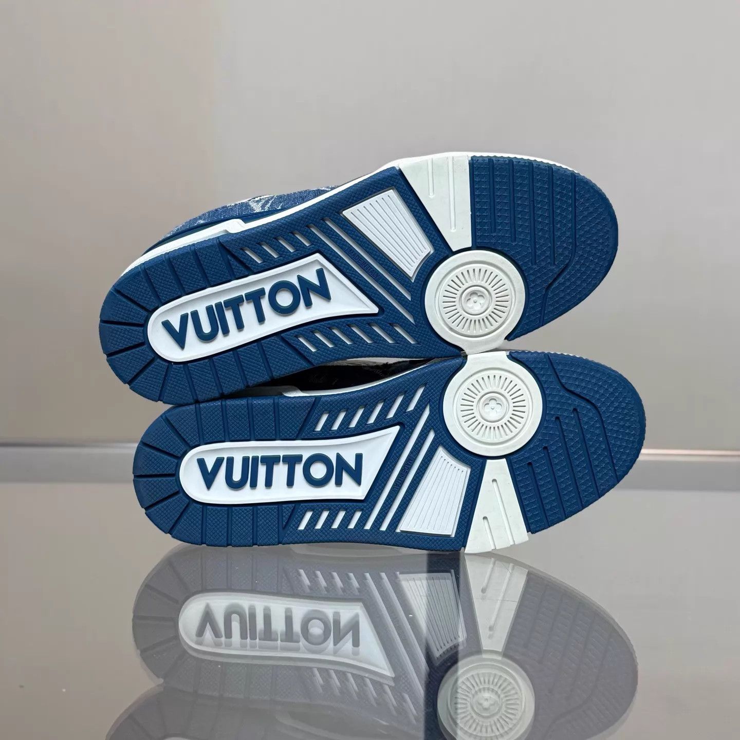 Louis Vuitton LV Trainer White Blue Denim 37.5 99 Size US 7 / IT 37 - 7 Thumbnail