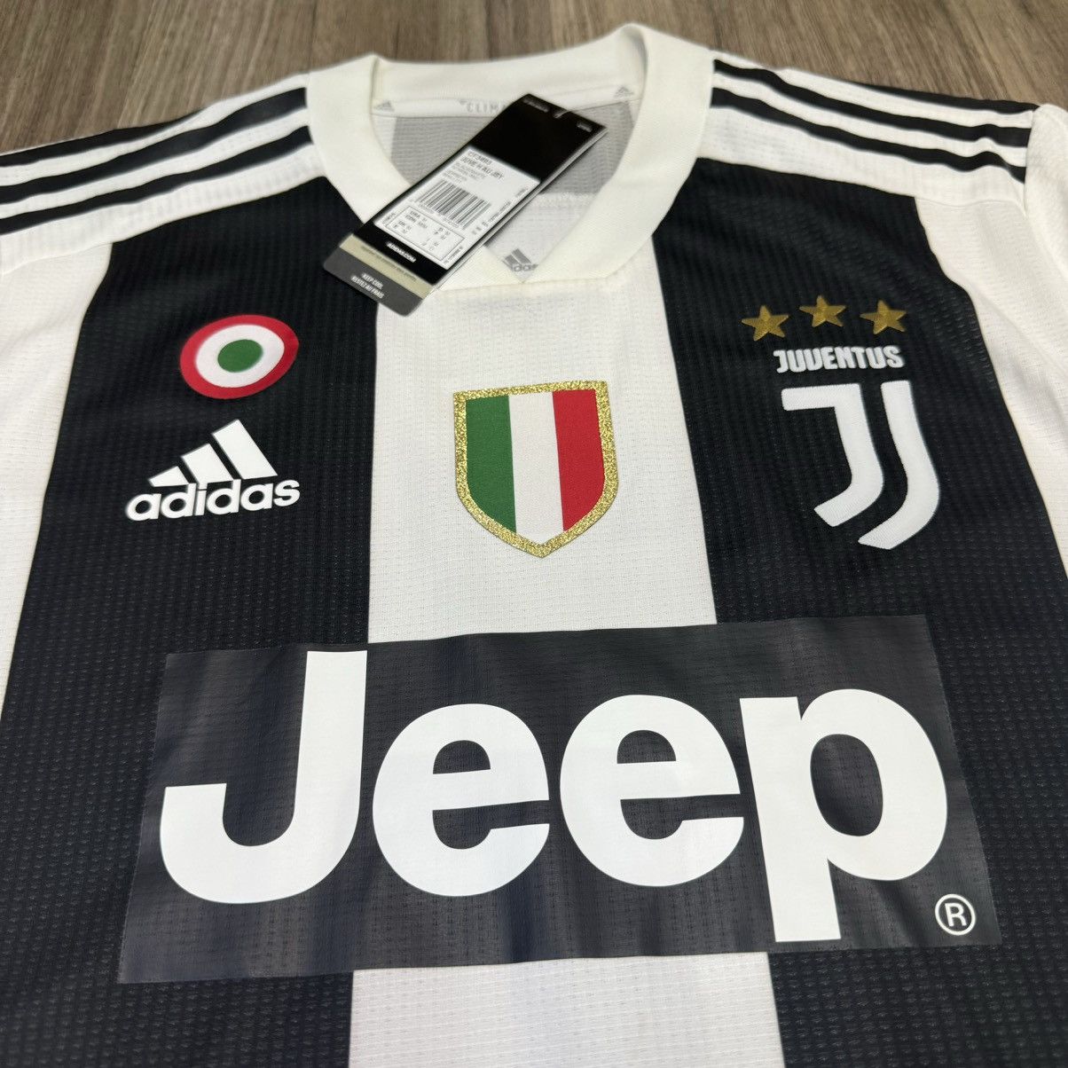 Adidas Juventus 18/19 player issue home shirt #7 Ronaldo(bnwt) Size US M / EU 48-50 / 2 - 3 Thumbnail