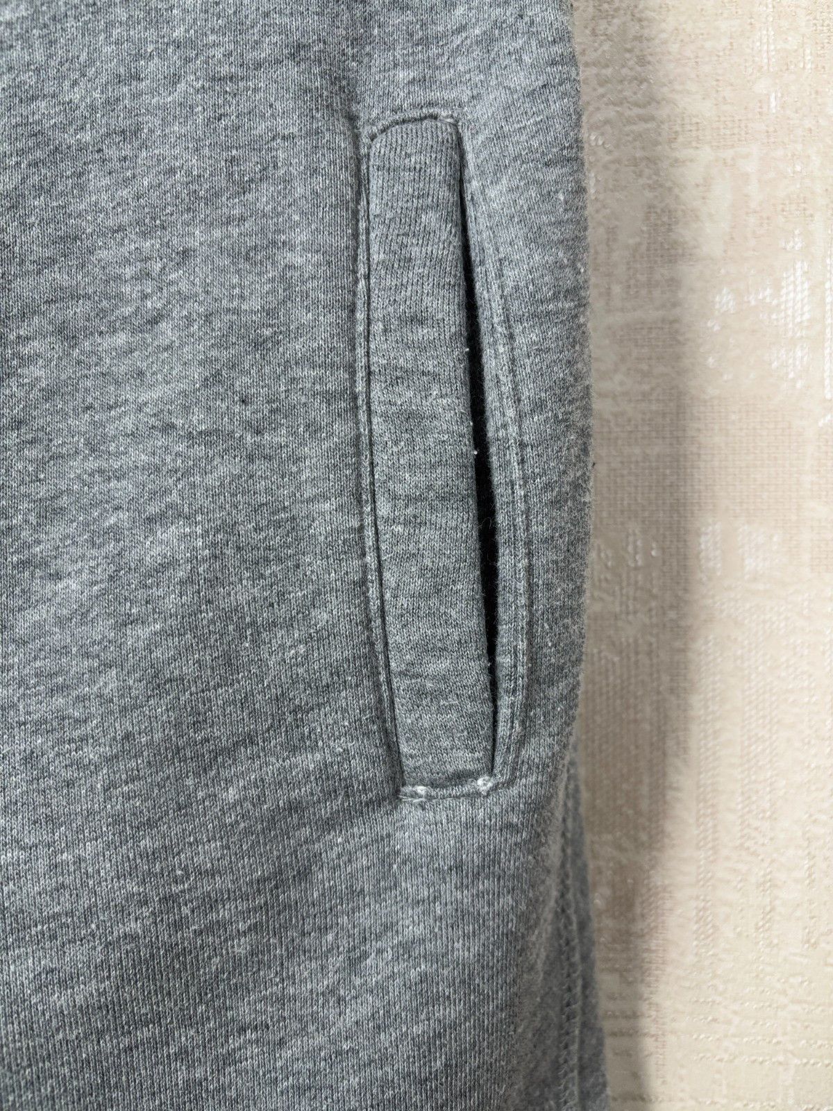 Nike Vintage Nike Air Logo Baggy Sweatpants Fleece US/UK 28-30 Size US 30 / EU 46 - 12 Thumbnail