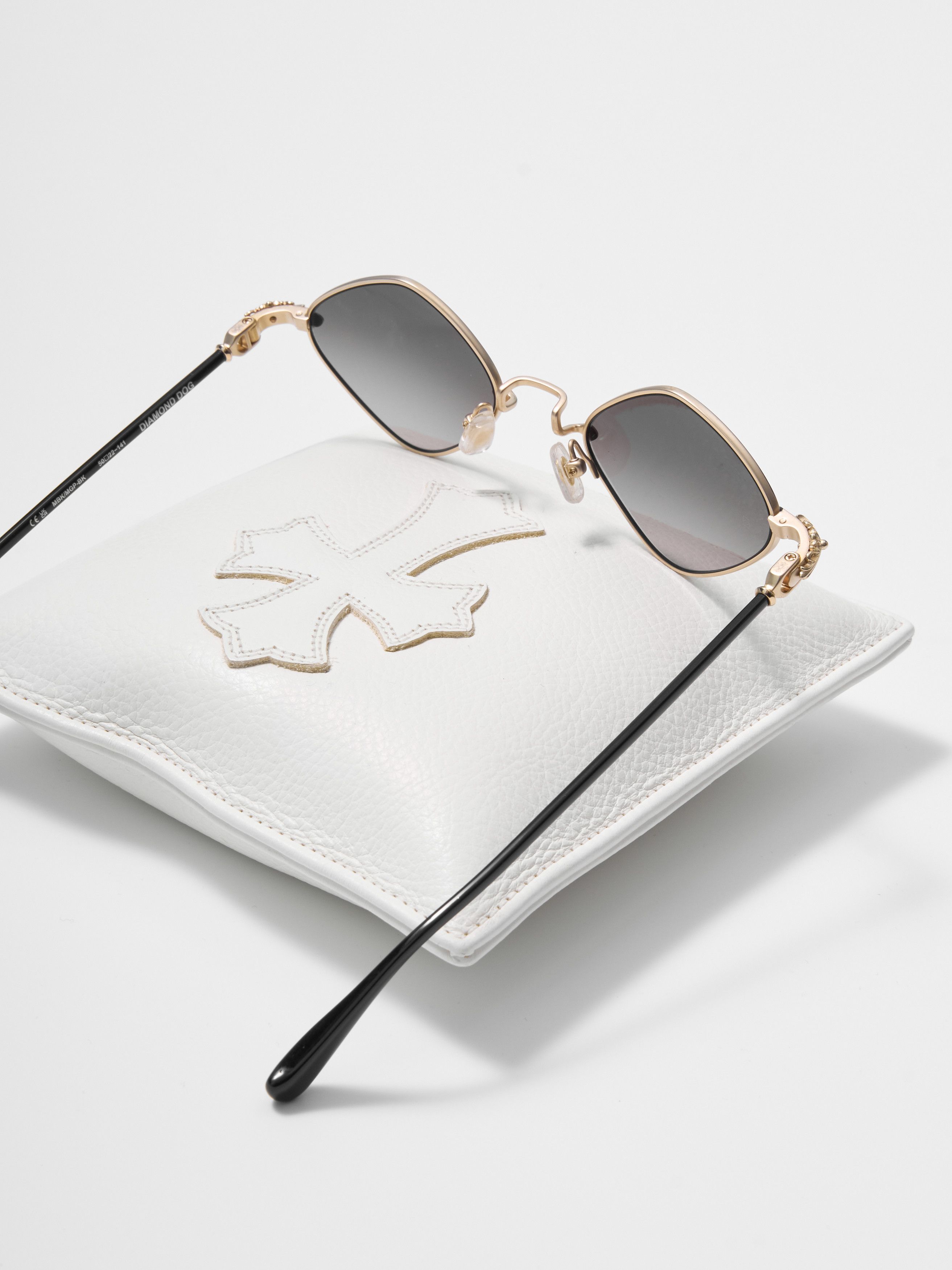 Chrome Hearts CHROME HEARTS DIAMOND DOG SUNGLASSES Size ONE SIZE - 6 Thumbnail