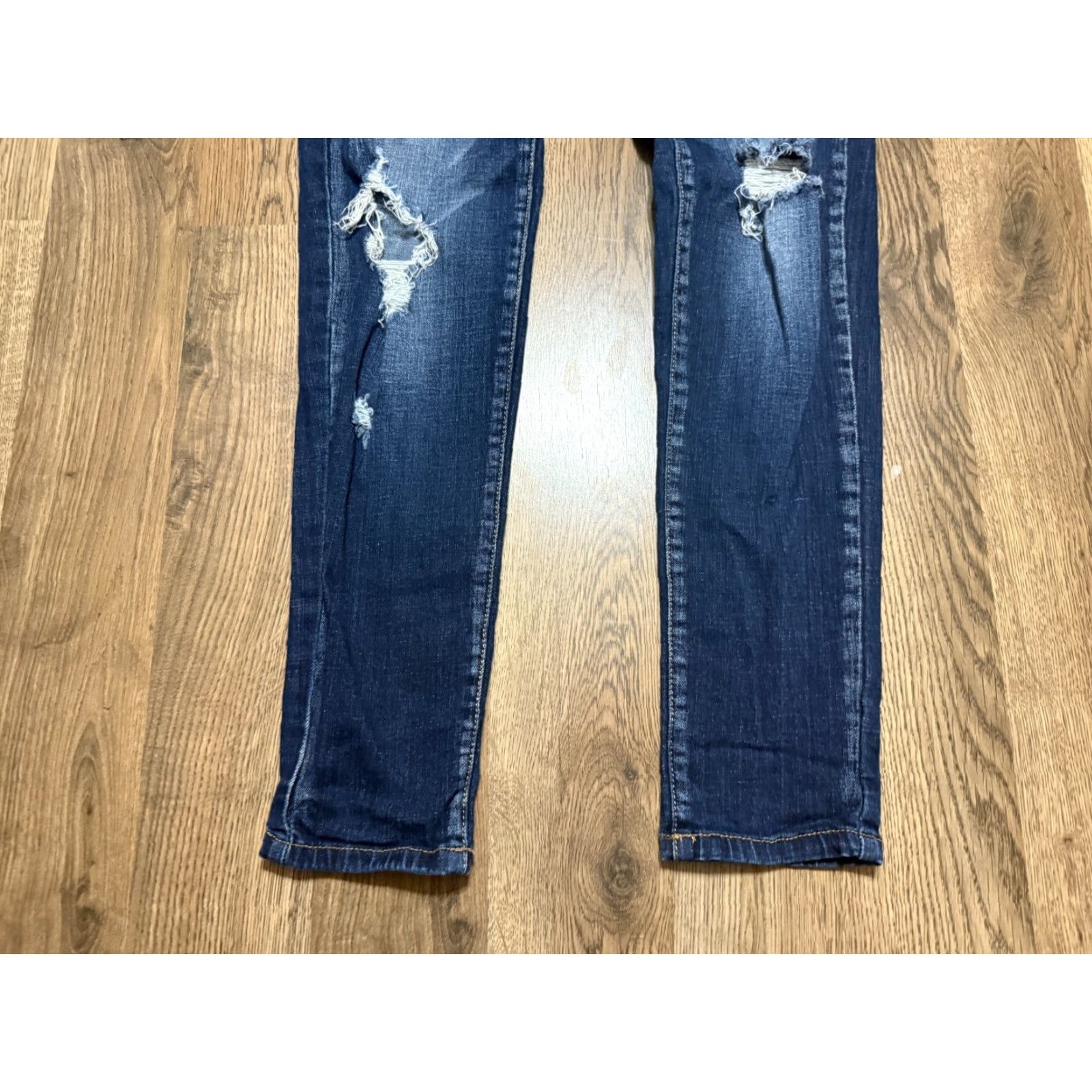 Vintage KanCan Maurices Jeans Women's Size 26 Blue Denim Ripped Skinny Jeans 5-Pocket Regular Rise Inseam 27 in Size 26" / US 2 / IT 38 - 3 Thumbnail