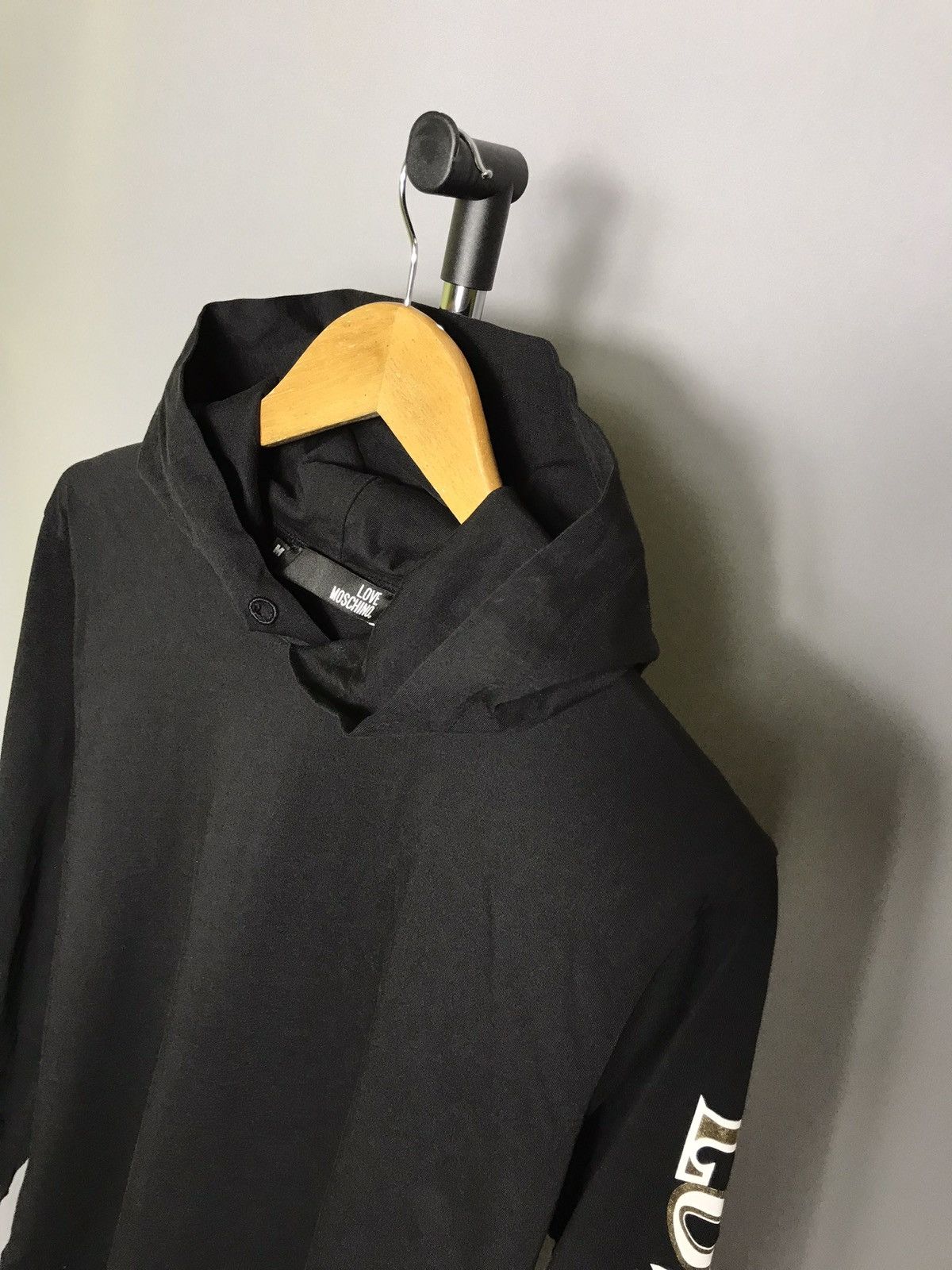 Moschino moschino mens t-shirt long sleeve hoodie black gold medium Size US M / EU 48-50 / 2 - 3 Thumbnail