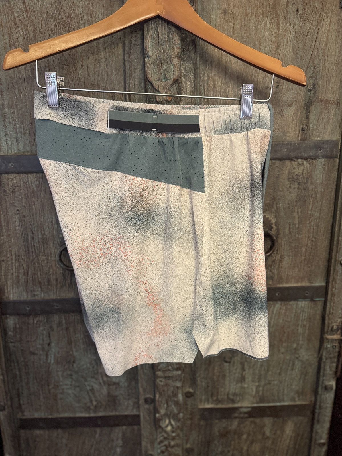 Lululemon 6 in. Surge Lined Running Shorts in Spray Camo, Silver, Blue Size US 32 / EU 48 - 4 Thumbnail