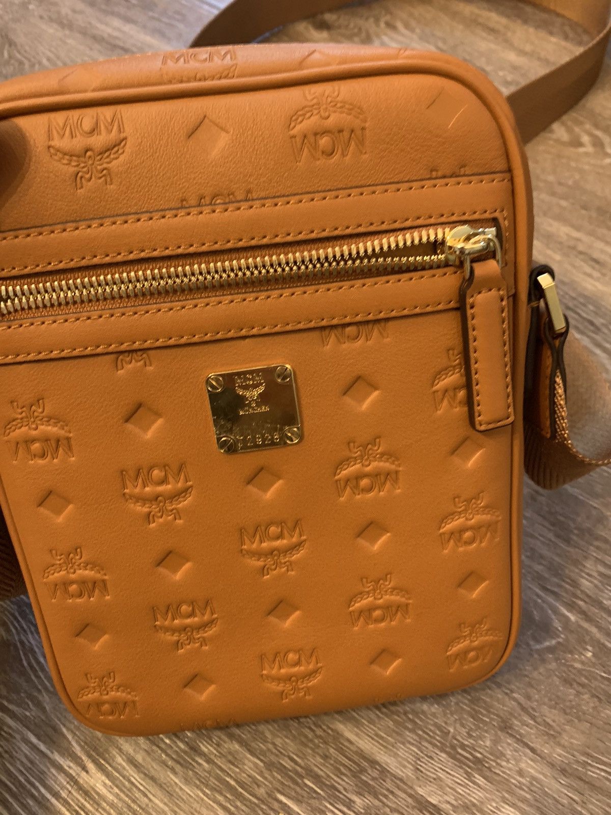 MCM MCM Gold Logo Monogram Crossbody Messenger Bag Fall 2022 Size ONE SIZE - 4 Thumbnail