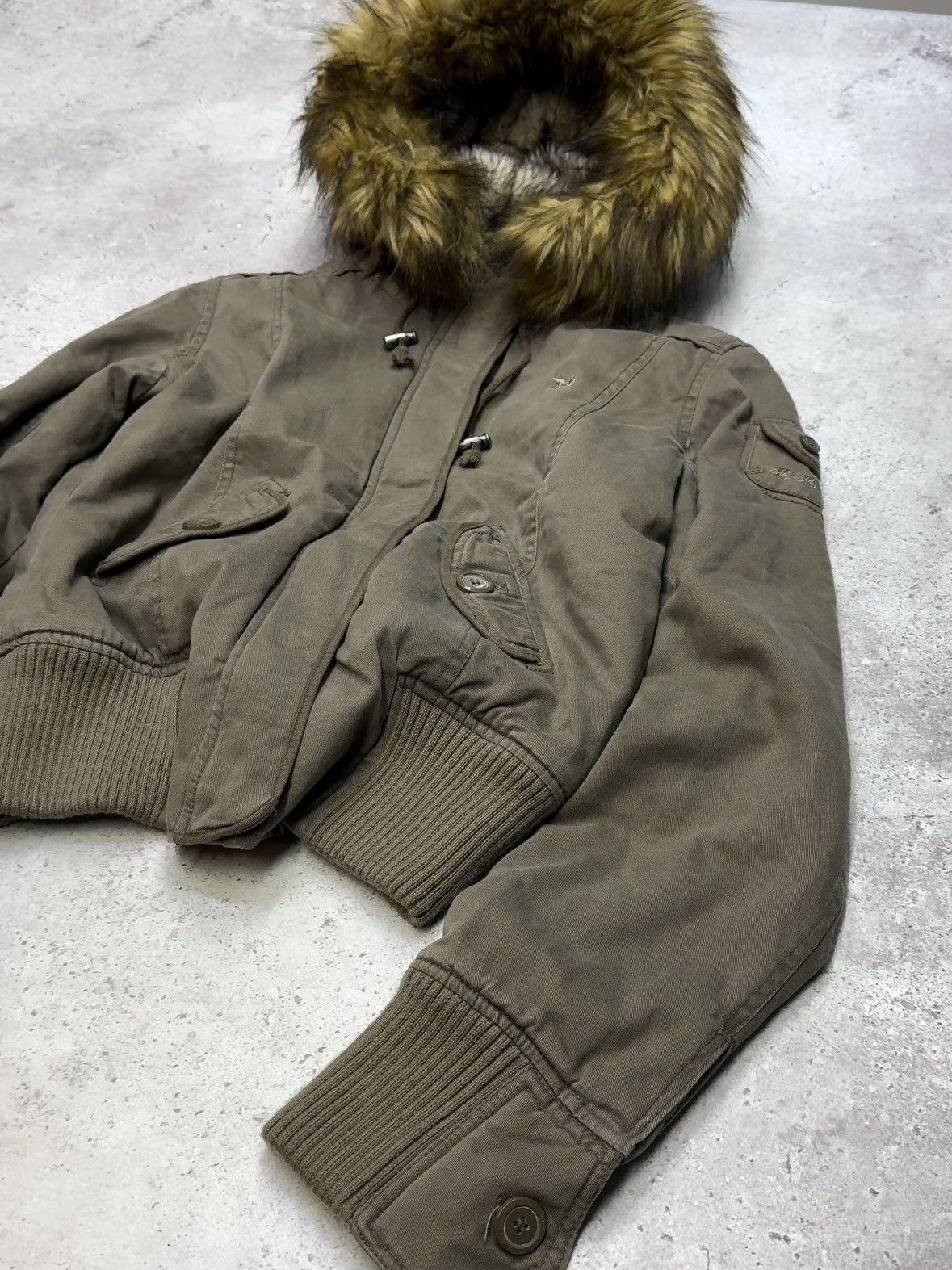 Japanese Brand Vintage Fur Hood Cropped Abercrombie Style Bomber Jacket Size US M / EU 48-50 / 2 - 3 Thumbnail