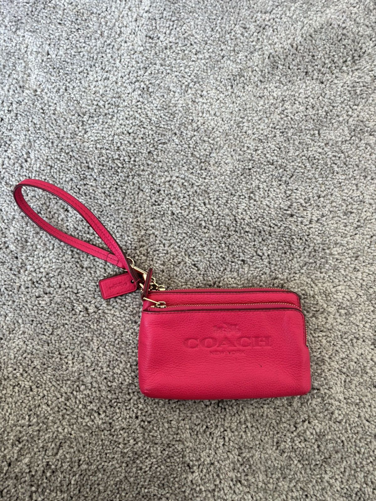 Coach Coach pink wristlet with gold hardware Size ONE SIZE - 1 Thumbnail
