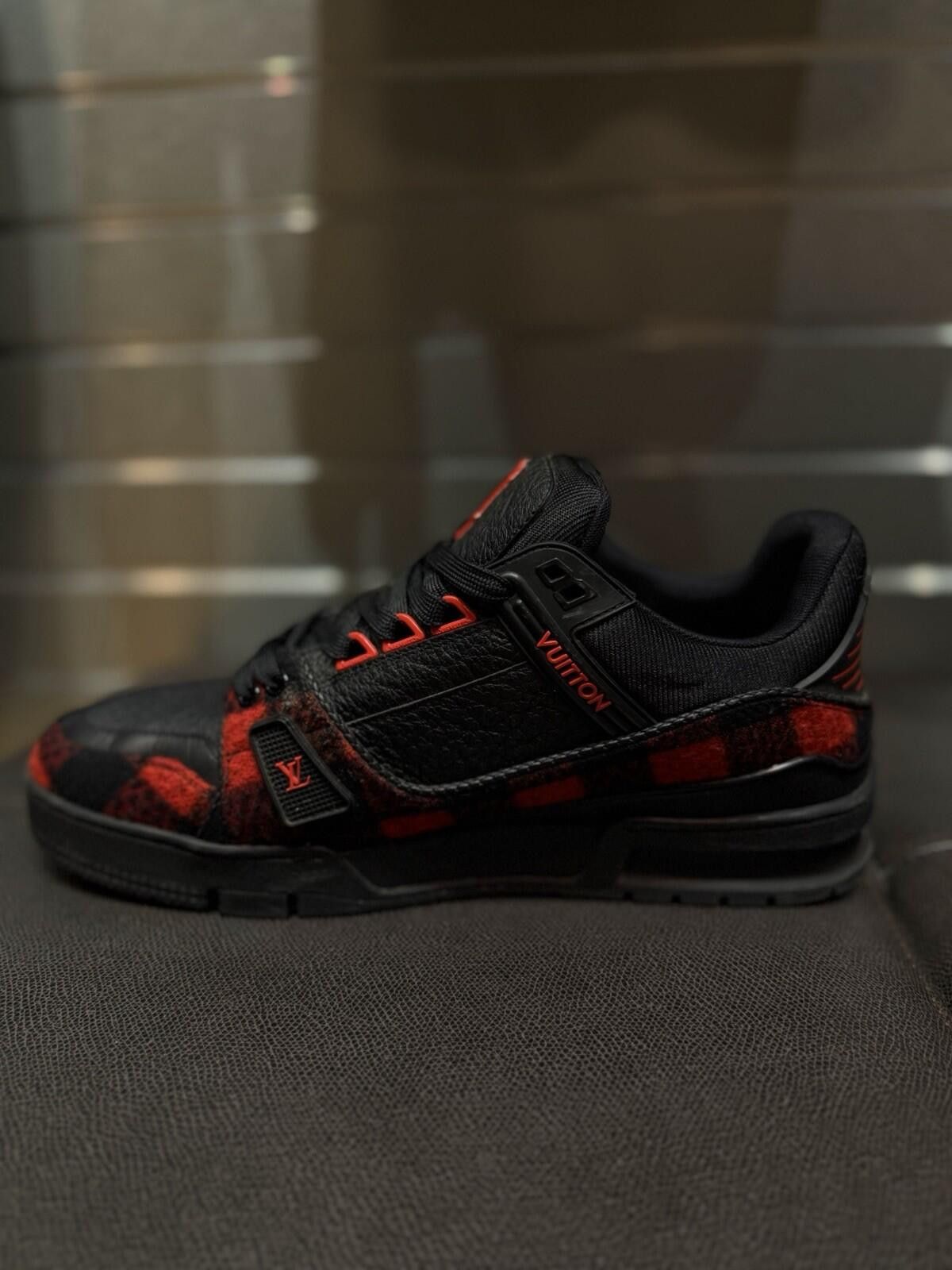 Louis Vuitton Louis Vuitton Trainer Black Red Monogram 8LV/9US $1200 Size US 9 / EU 42 - 12 Thumbnail