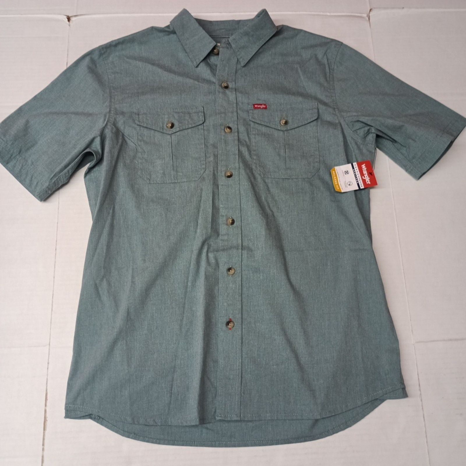 Wrangler Wrangler Men's Relaxed Woven Button Up Shirt Size M Green Size US M / EU 48-50 / 2 - 1 Thumbnail