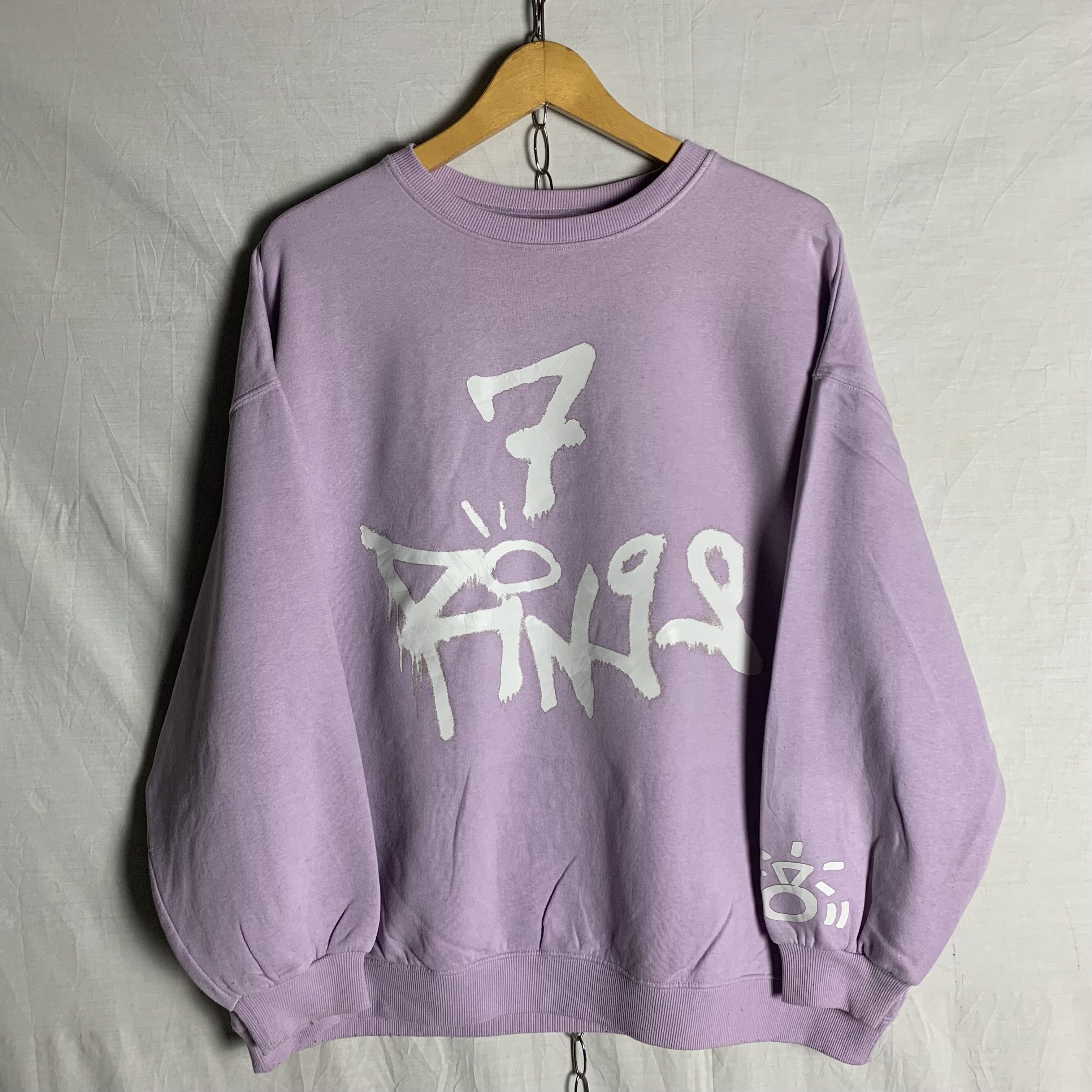H&m sweater ariana grande hotsell