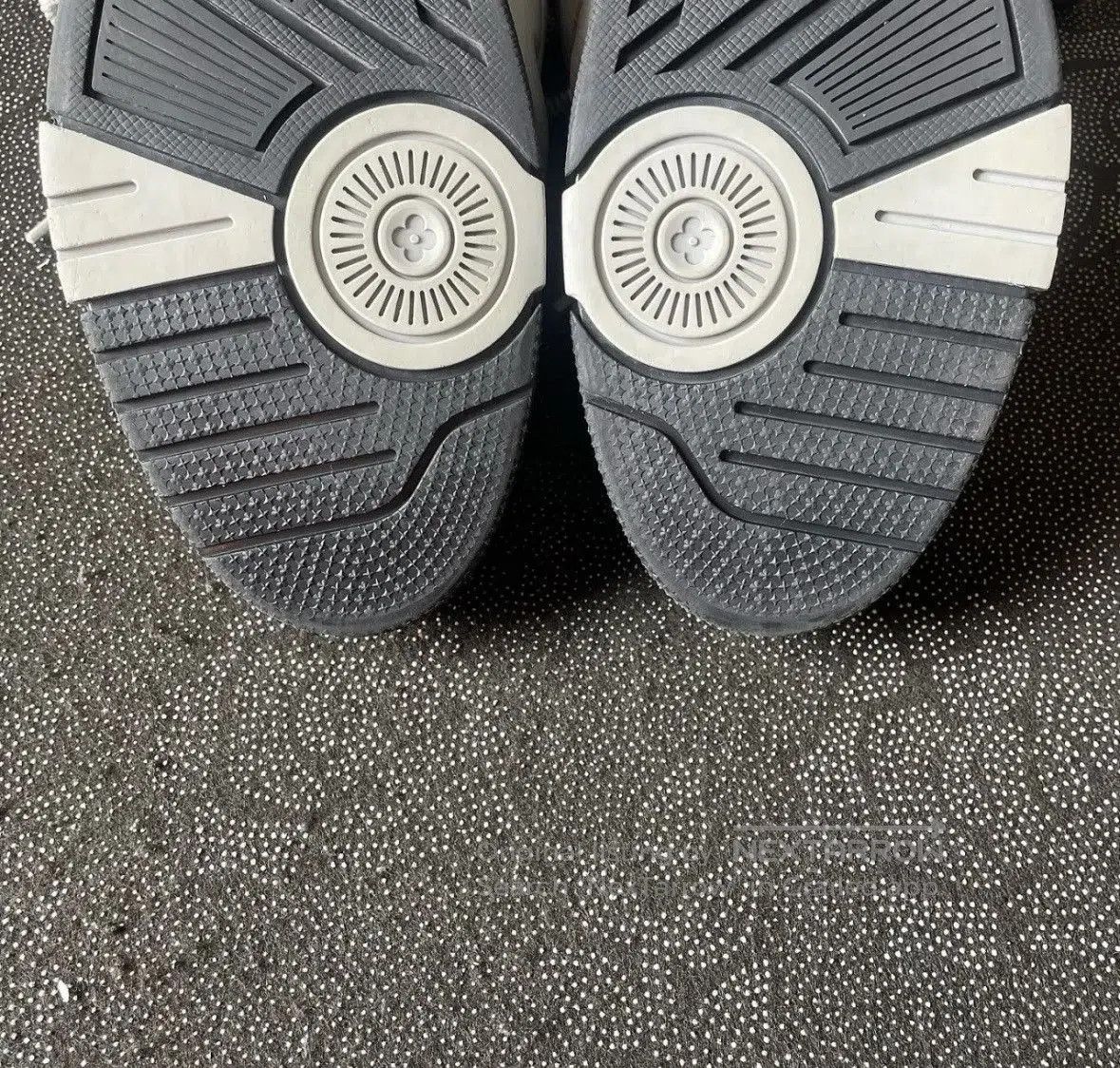 Louis Vuitton LV lowtop sneakers wxx. Size US 10.5 / EU 43-44 - 6 Thumbnail