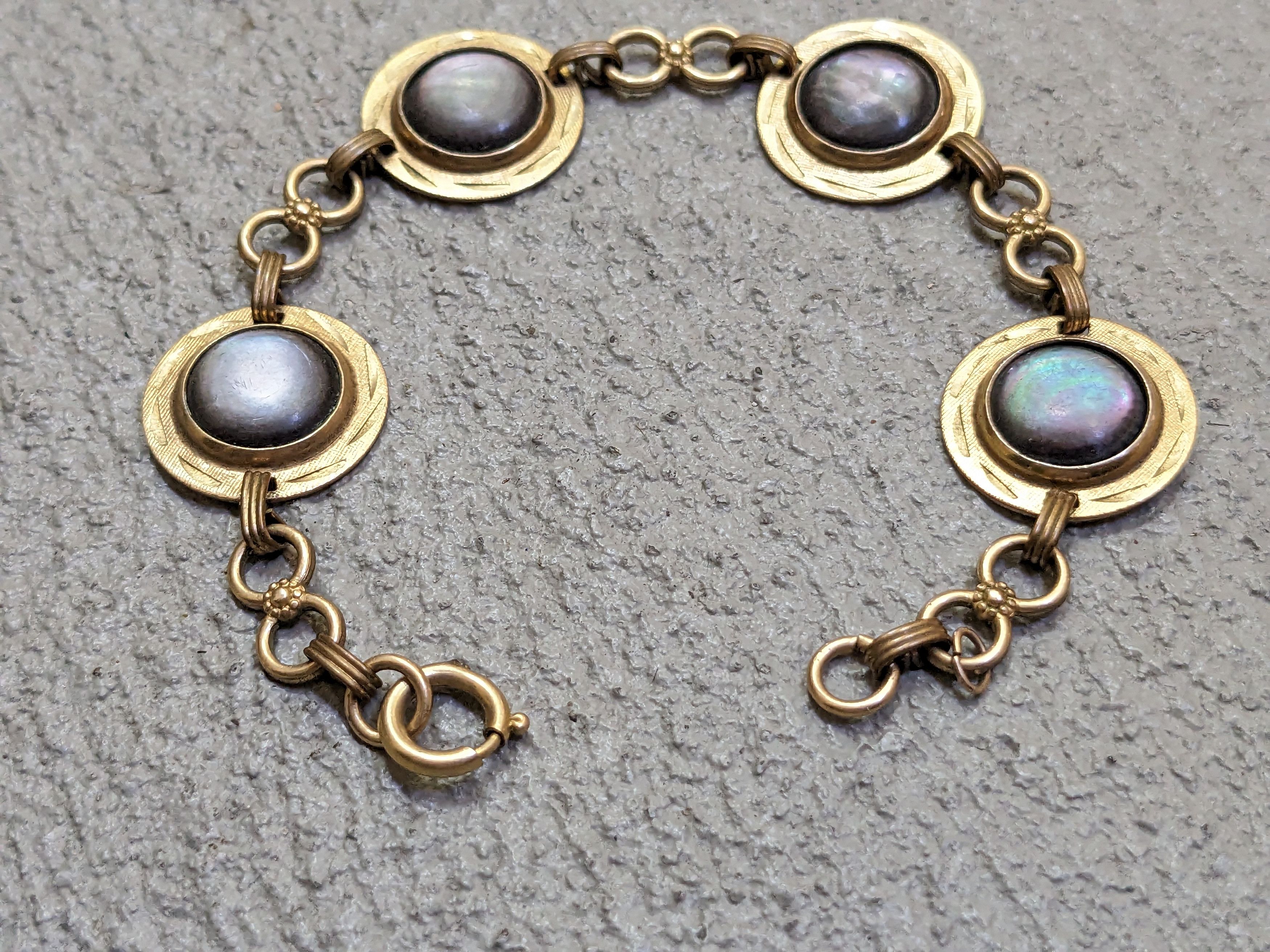 Jewelry × Vintage Vintage Bracelet 7.25" Abalone Round Link Chain Gold Tone Size ONE SIZE - 2 Thumbnail