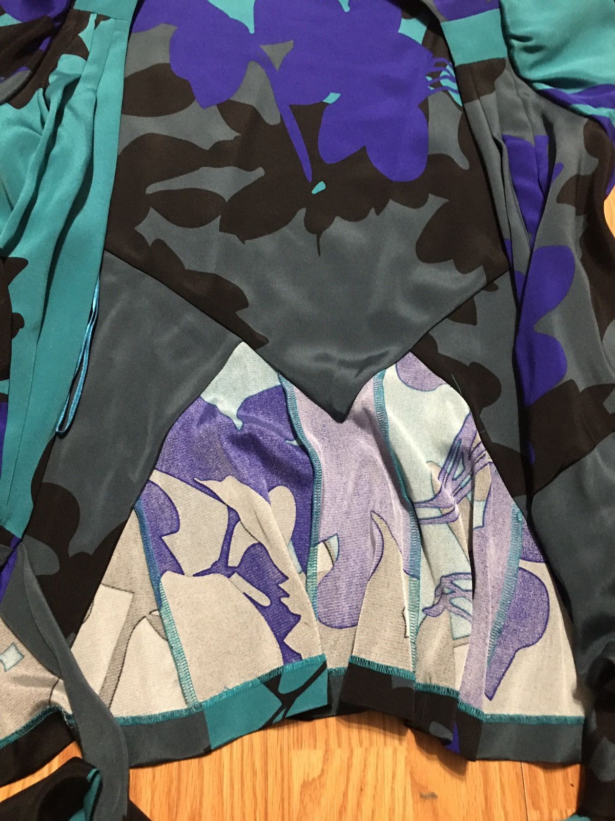 Diane von Furstenberg Diane von Furstenberg Rizerette Floral Print Silk Wrap Top Size S / US 4 / IT 40 - 8 Thumbnail