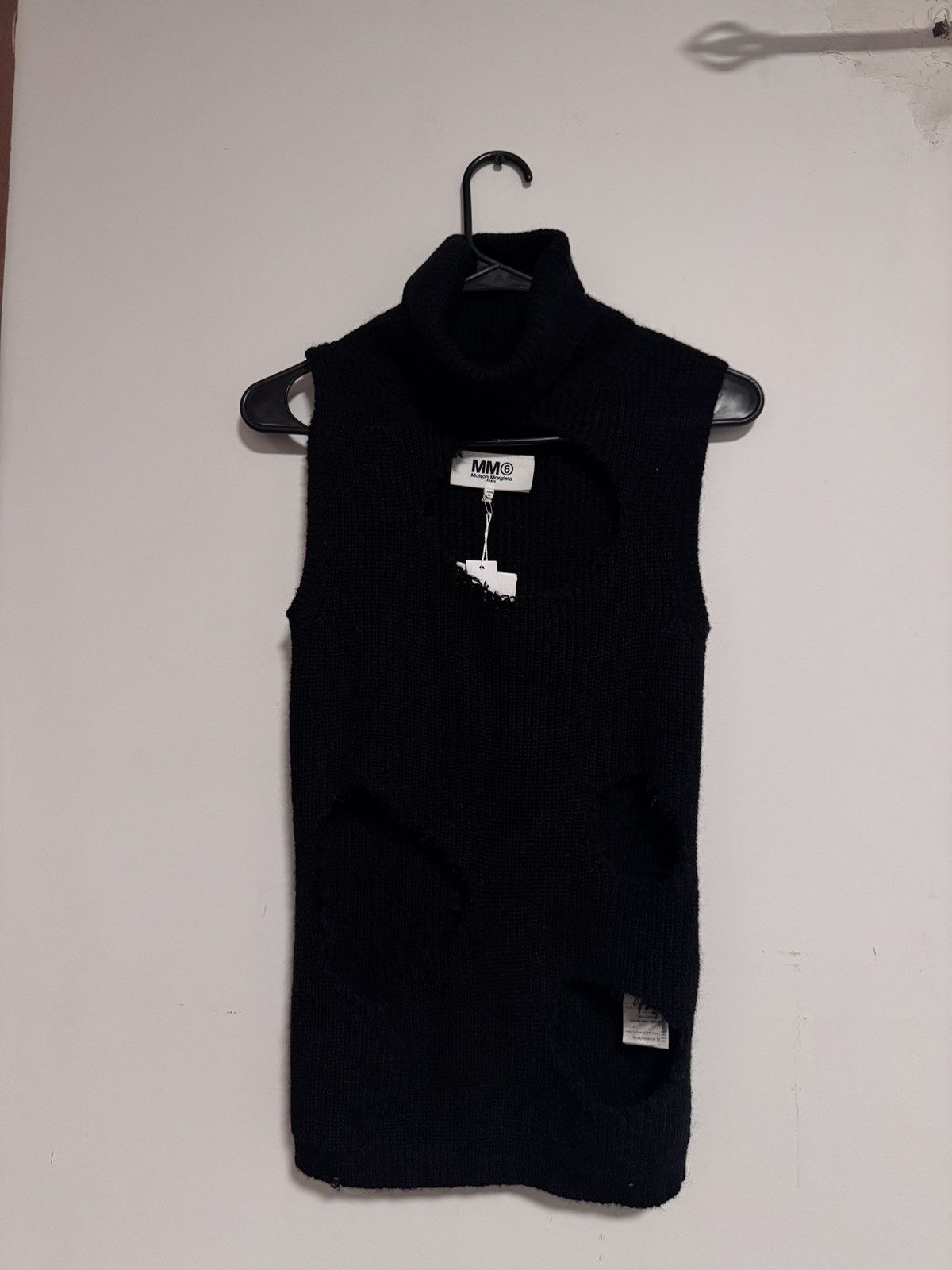 MM6 MM6 Black Cut Out Turtleneck Size XS / US 0-2 / IT 36-38 - 1 Thumbnail