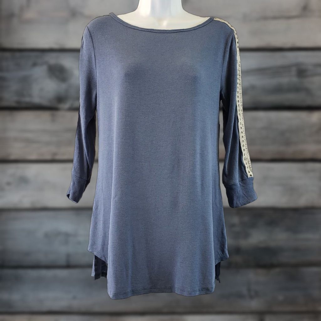 Soft Surroundings Soft Surroundings Womens Cassidie Tee Sz Small Blue 3/4 Sleeve Rayon Blend T-Shirt Casual Womens Small Blue Cotton-Free? Size S / US 4 / IT 40 - 1 Thumbnail