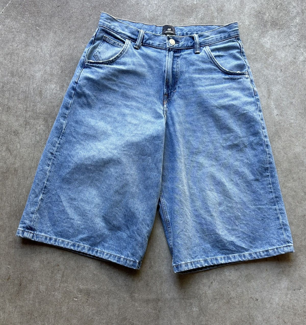 H&M ‘SUPER BAGGY’ DENIM SHORTS Size US 31 - 1 Thumbnail