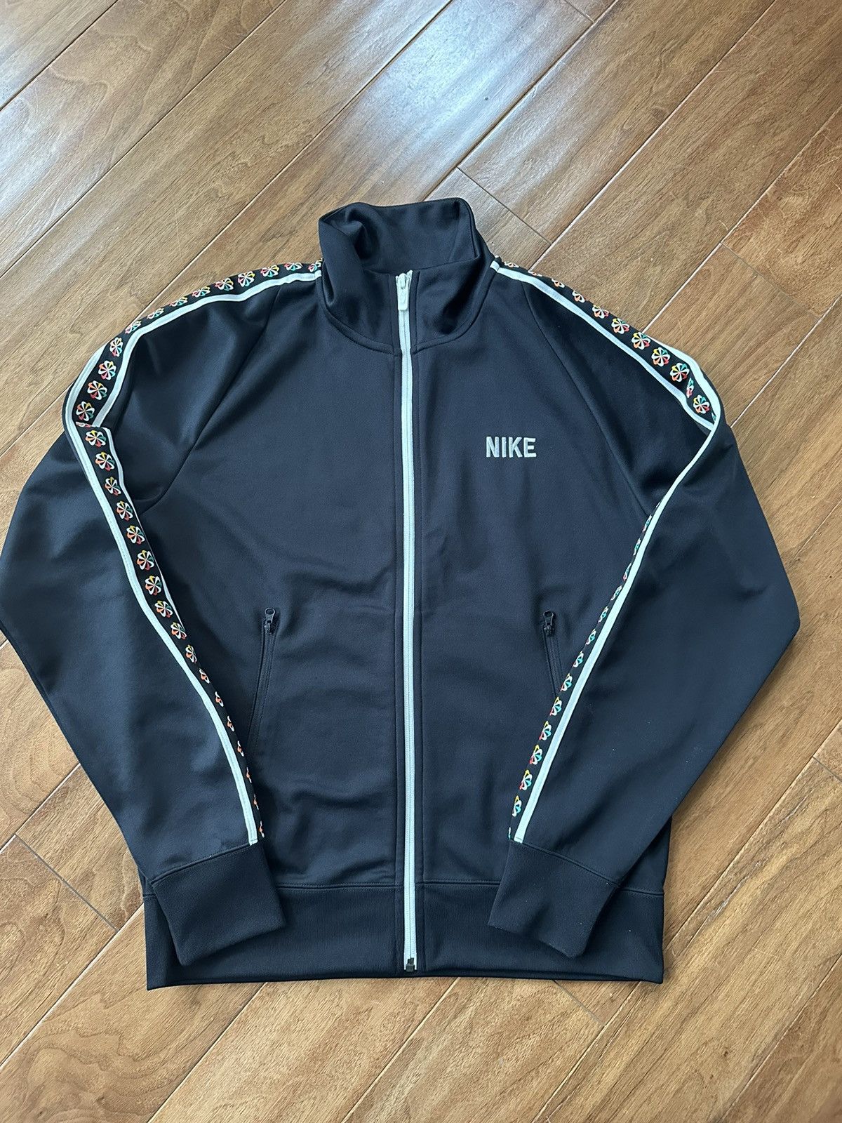 nike swoosh zip