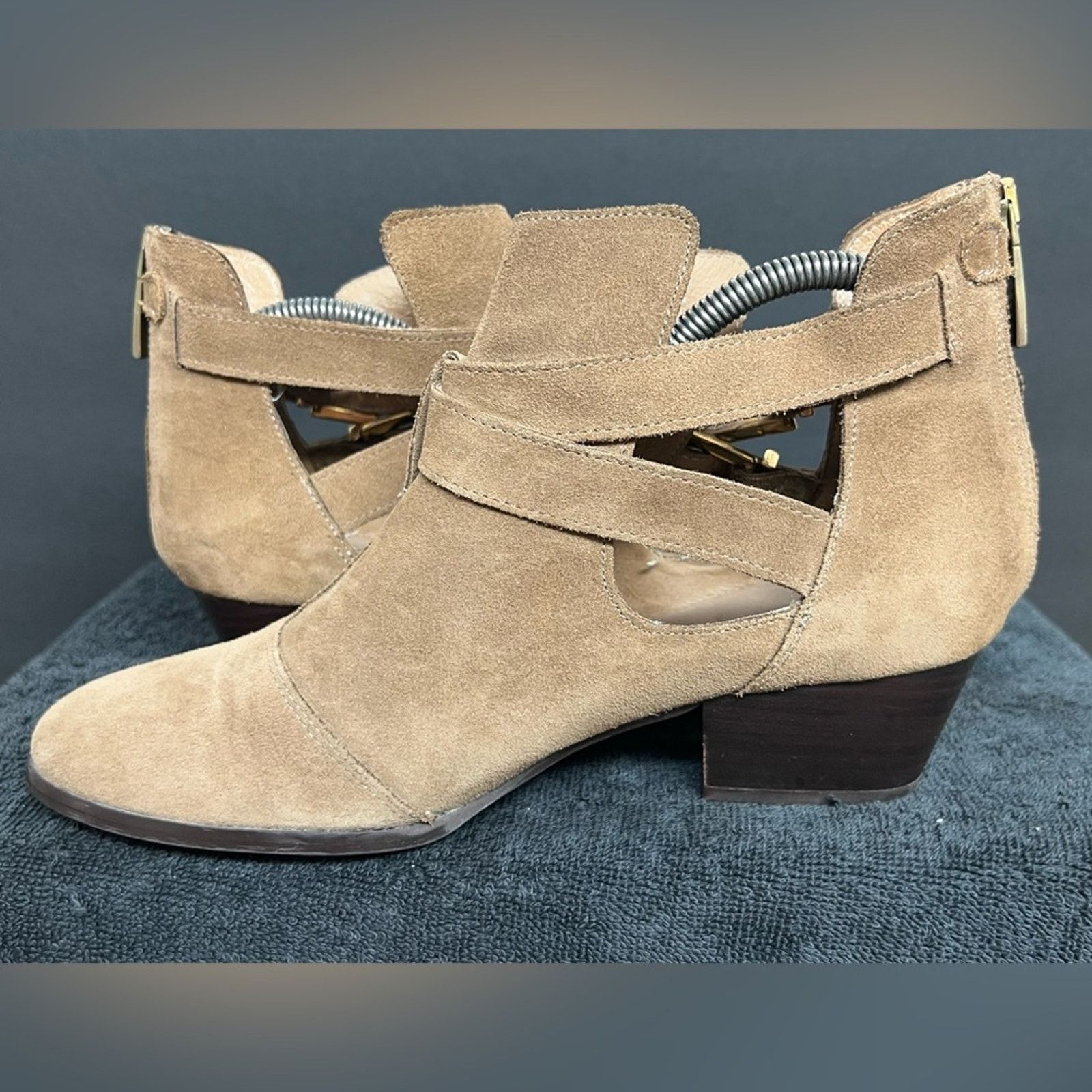 Russell & Bromley Womens Tan Suede RUSSELL & BROMLEY Ankle Boots Shoes US 9.5 Size US 9.5 / IT 39.5 - 6 Thumbnail