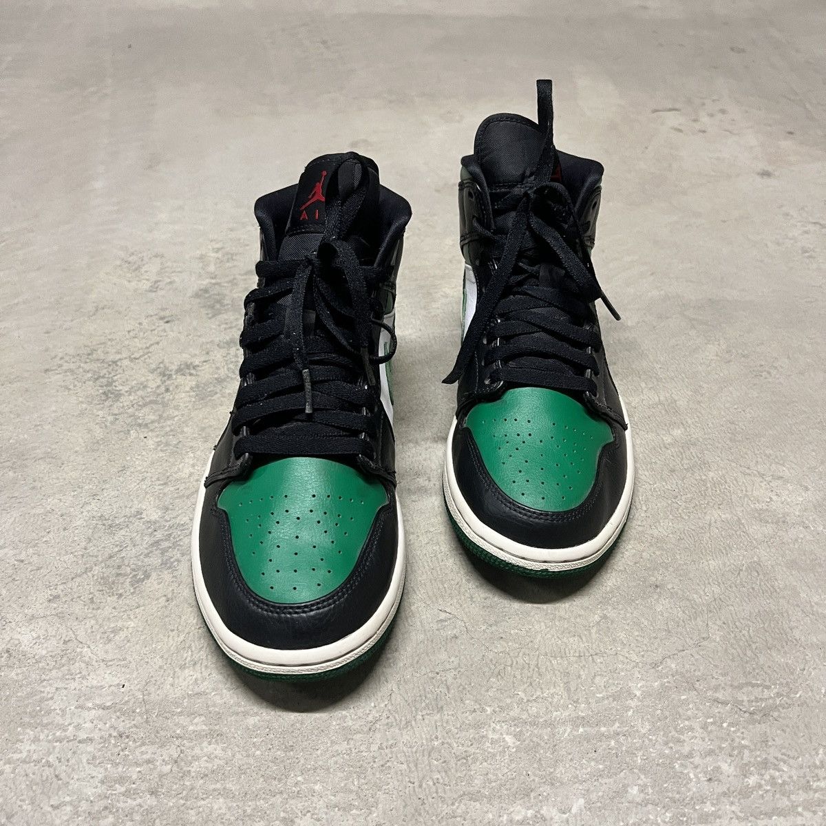 Nike Nike Air Jordan 1 Mid Size US 8 / EU 41 - 12 Thumbnail
